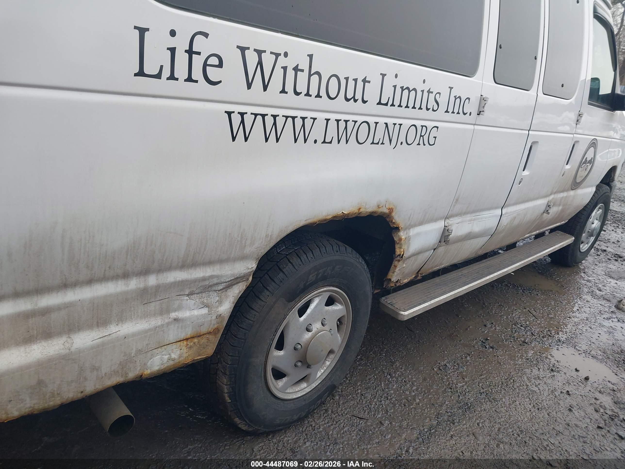 FORD E-350 image 6