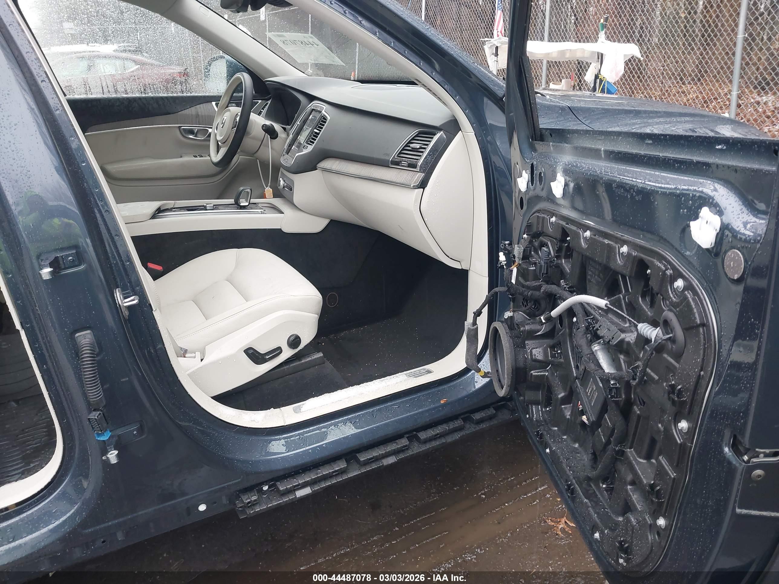 VOLVO XC90 image 5