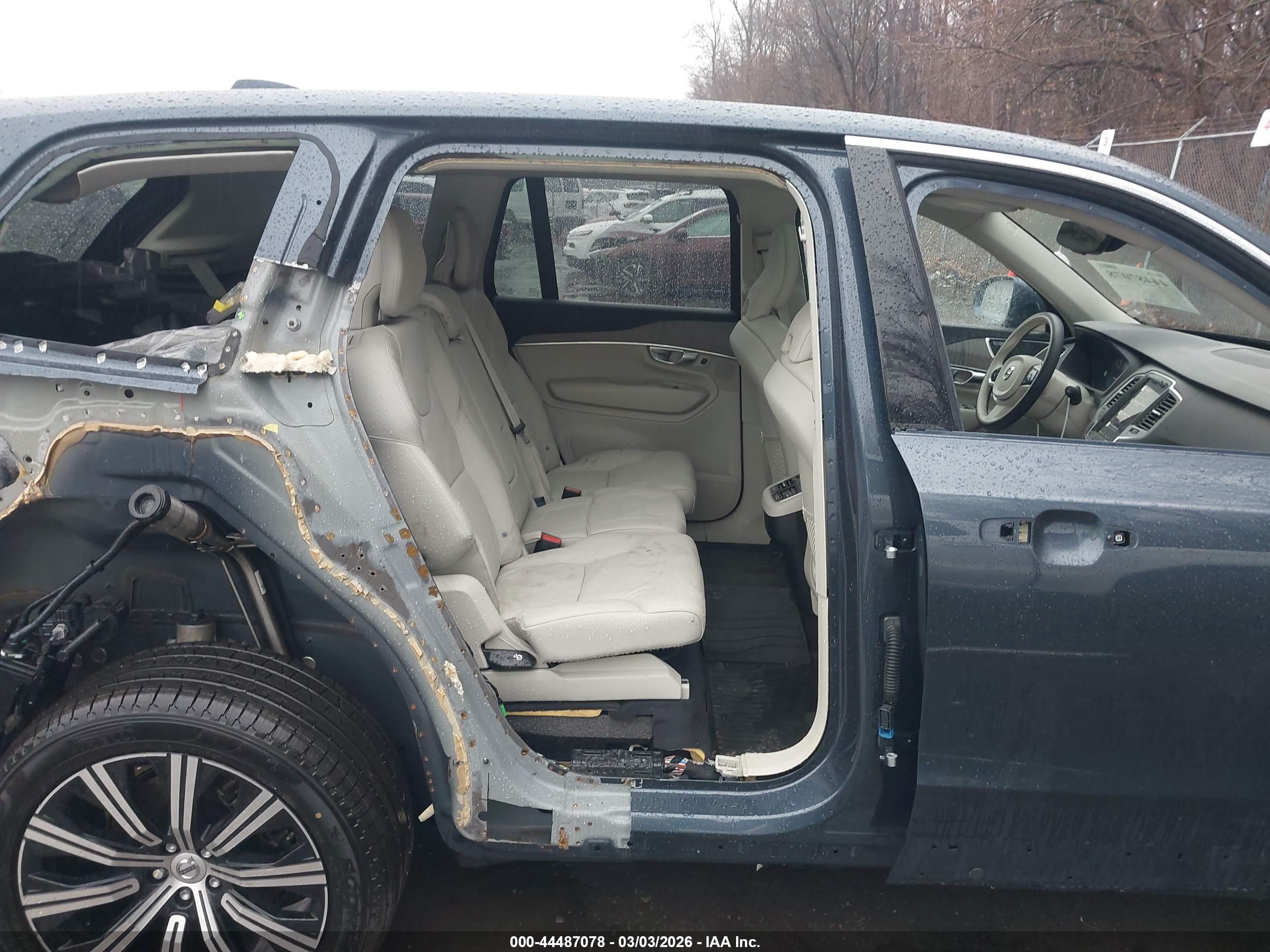 VOLVO XC90 image 6