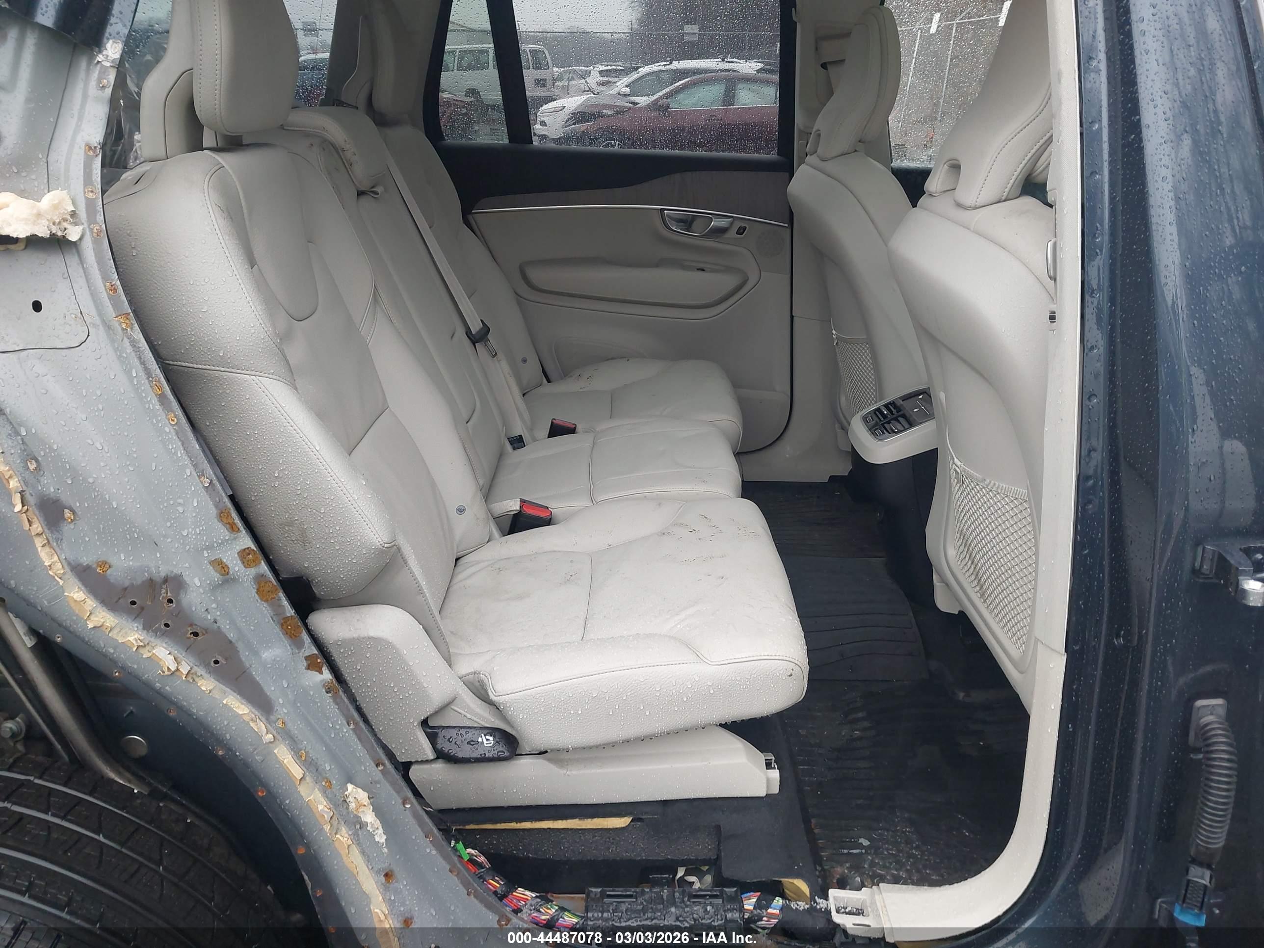 VOLVO XC90 image 8