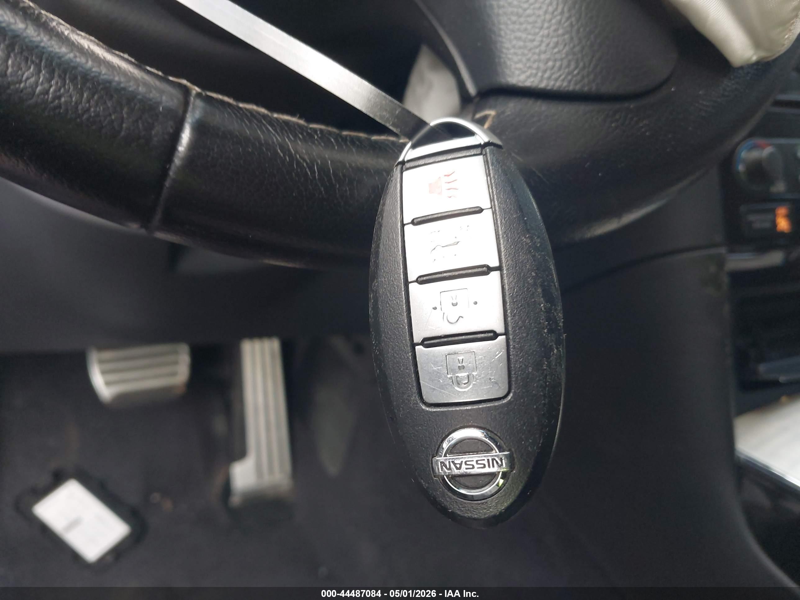 INFINITI QX70 image 11