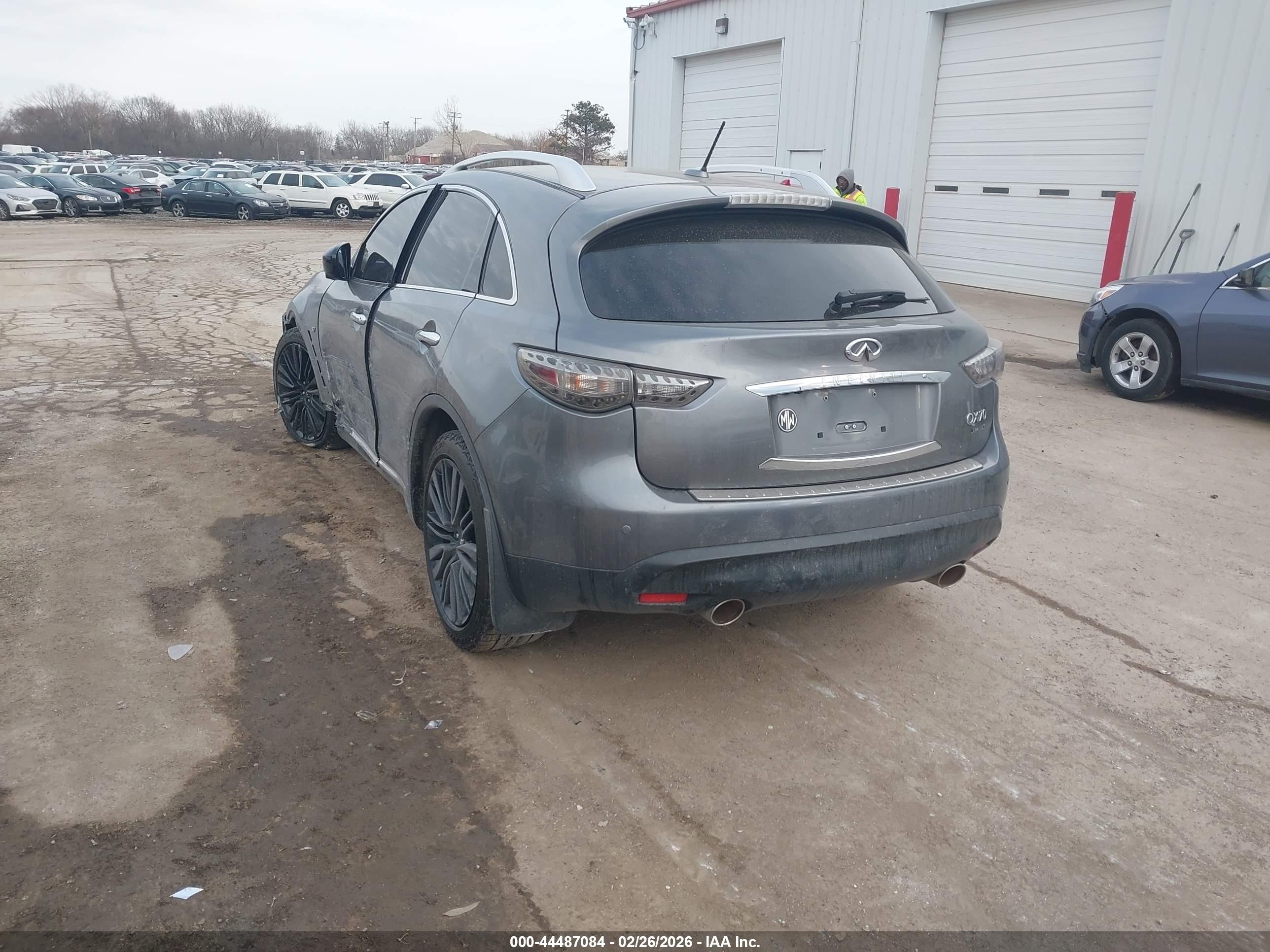 INFINITI QX70 image 3