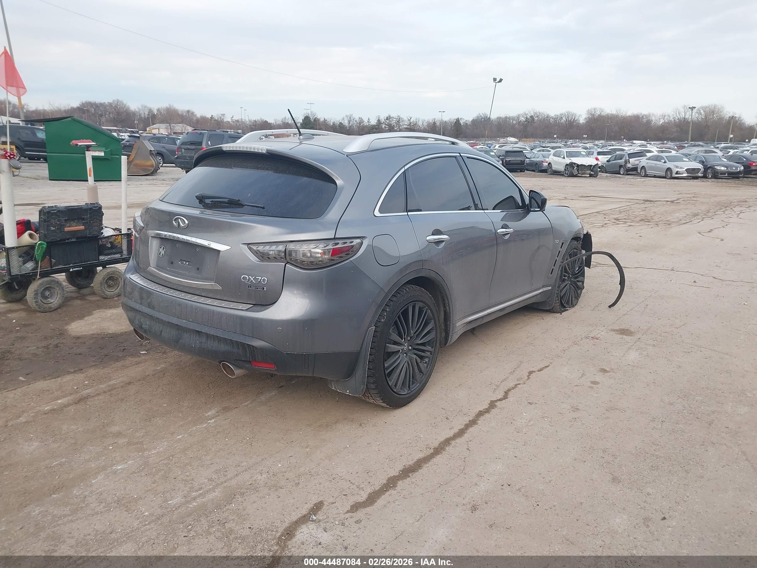 INFINITI QX70 image 4
