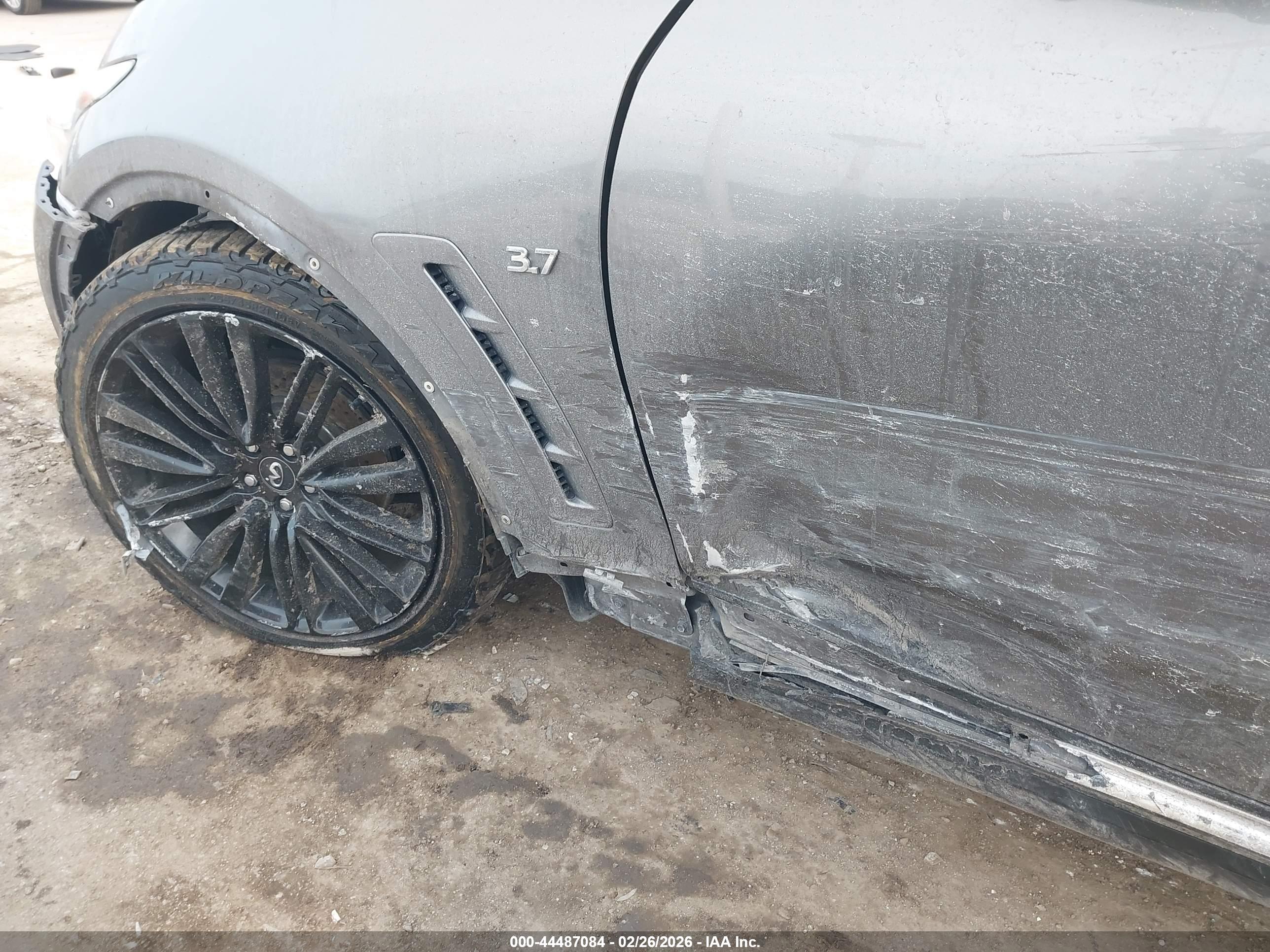 INFINITI QX70 image 6