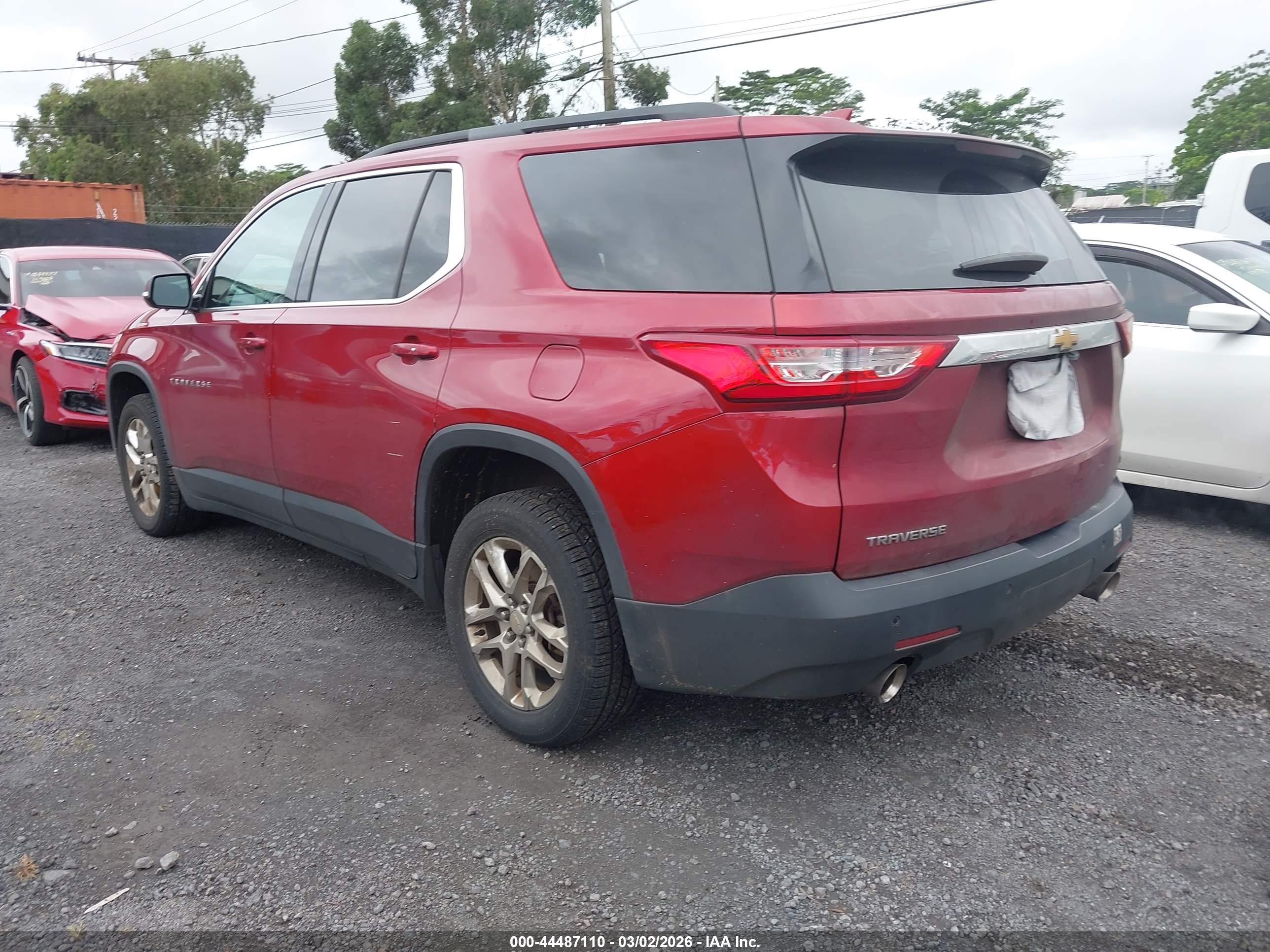 CHEVROLET TRAVERSE image 3