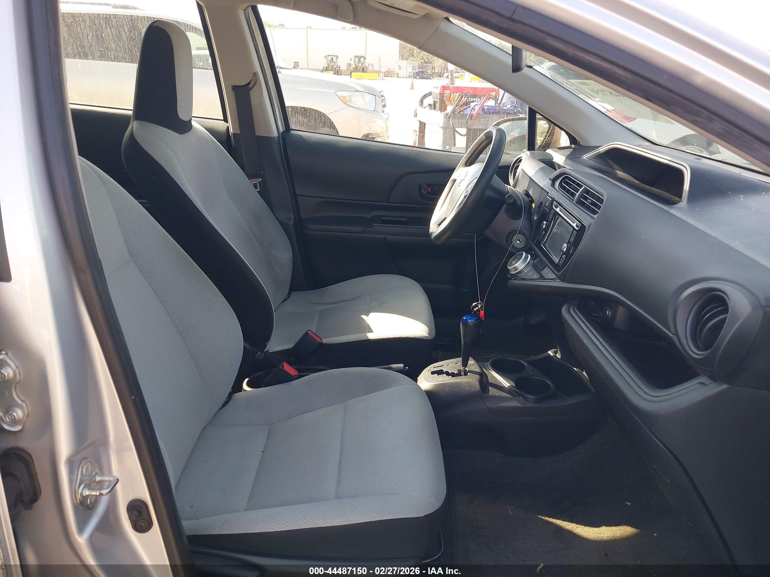 TOYOTA PRIUS image 5
