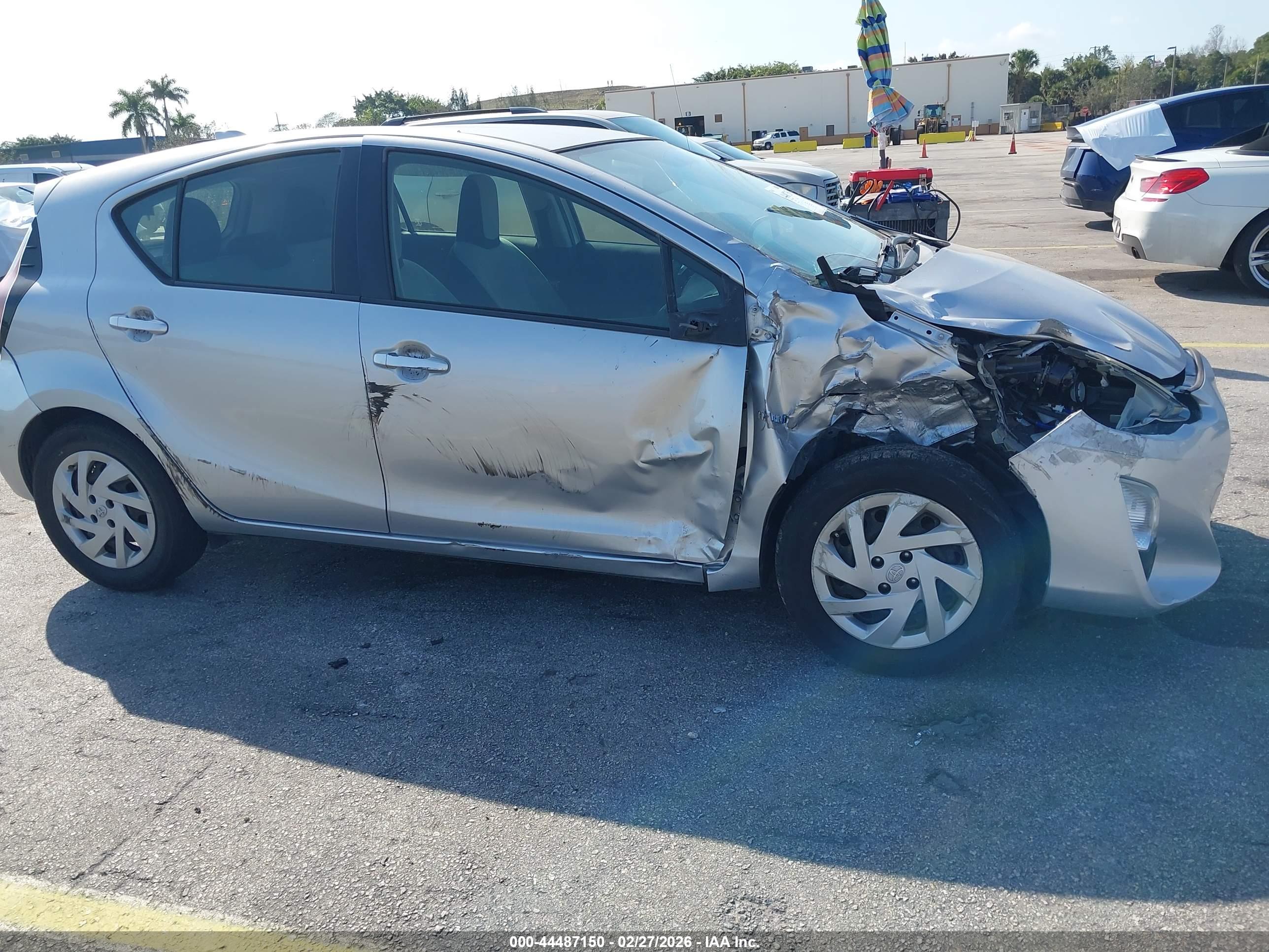TOYOTA PRIUS image 6