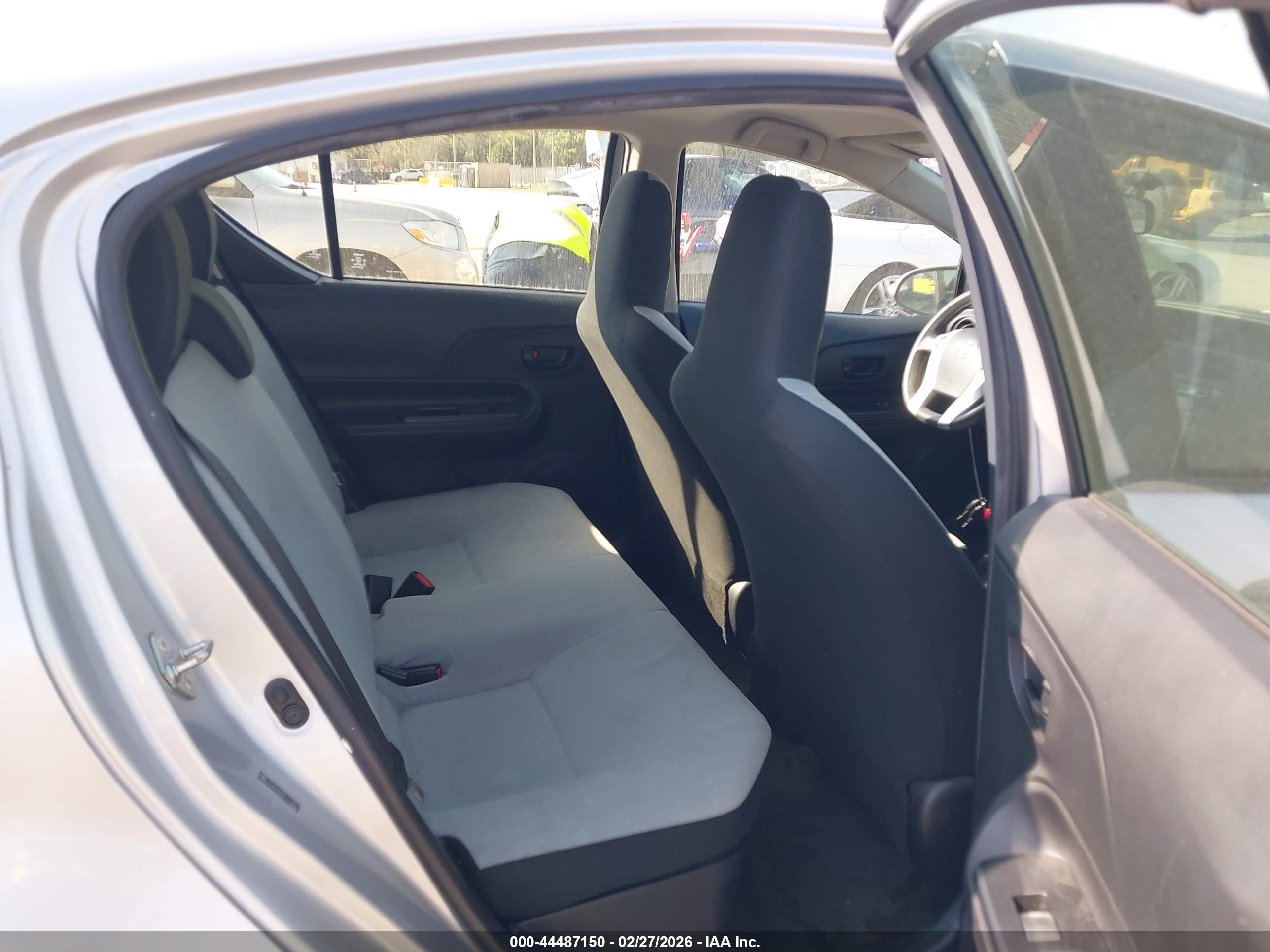 TOYOTA PRIUS image 8