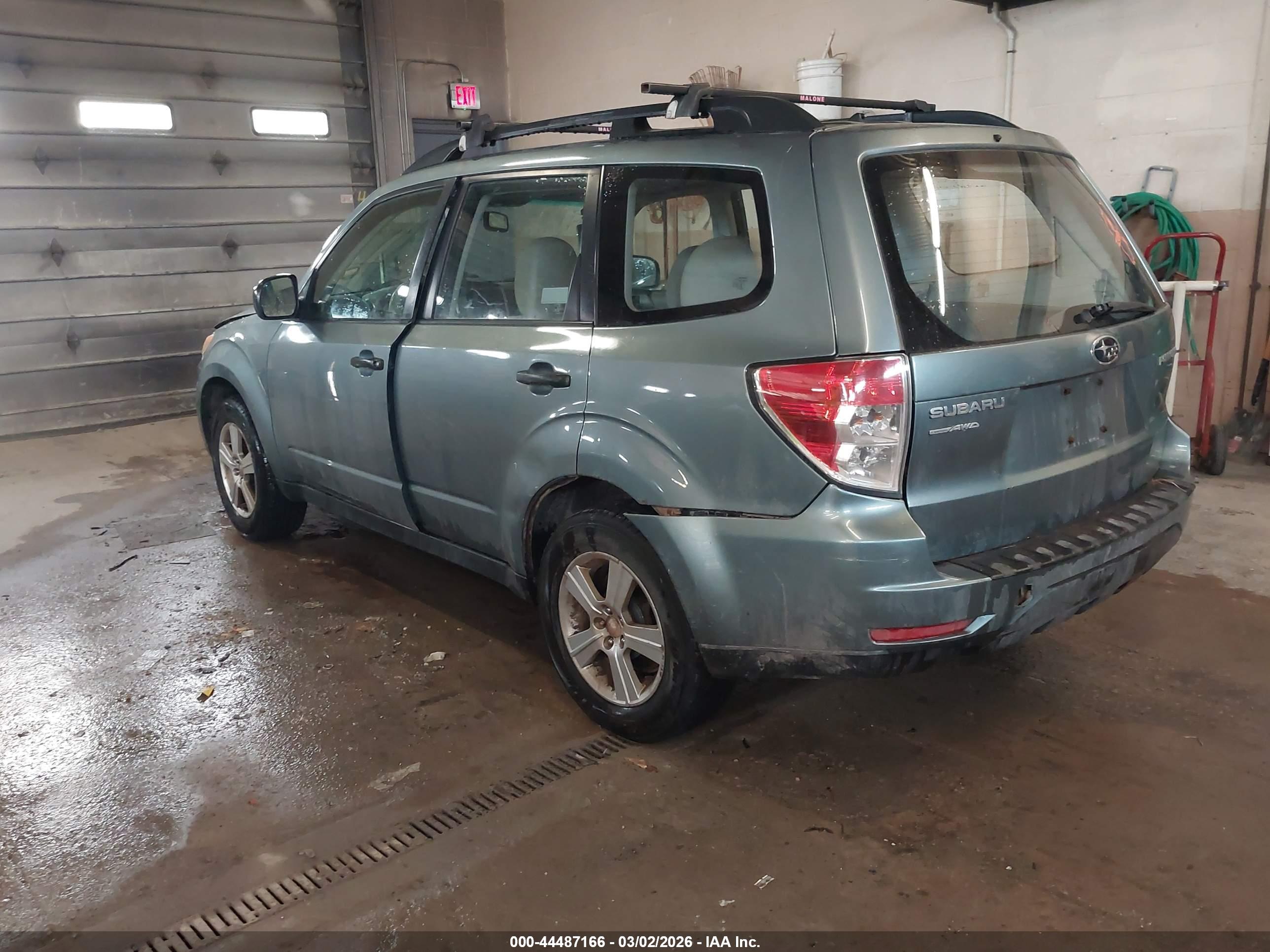 SUBARU FORESTER image 3