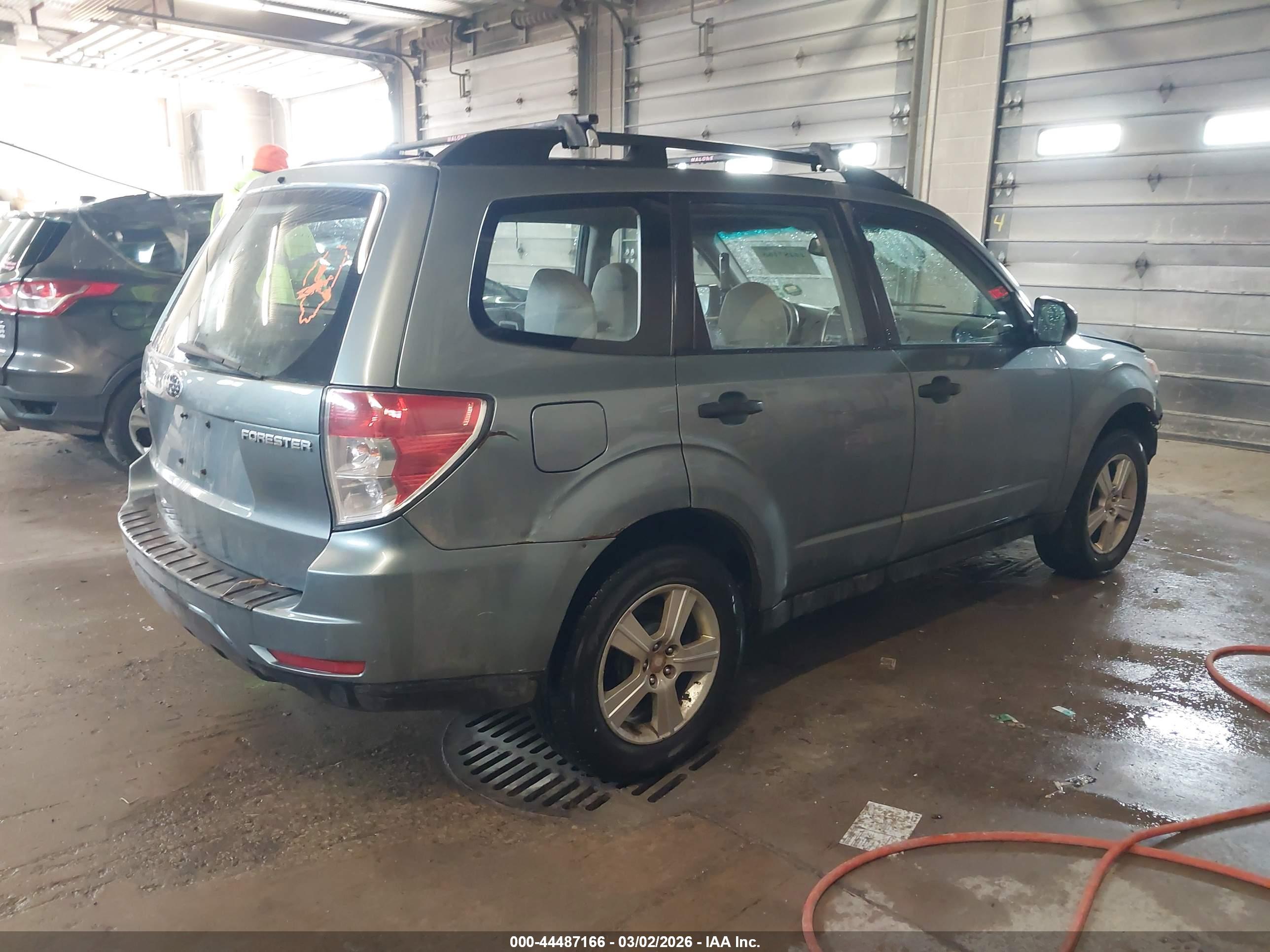 SUBARU FORESTER image 4