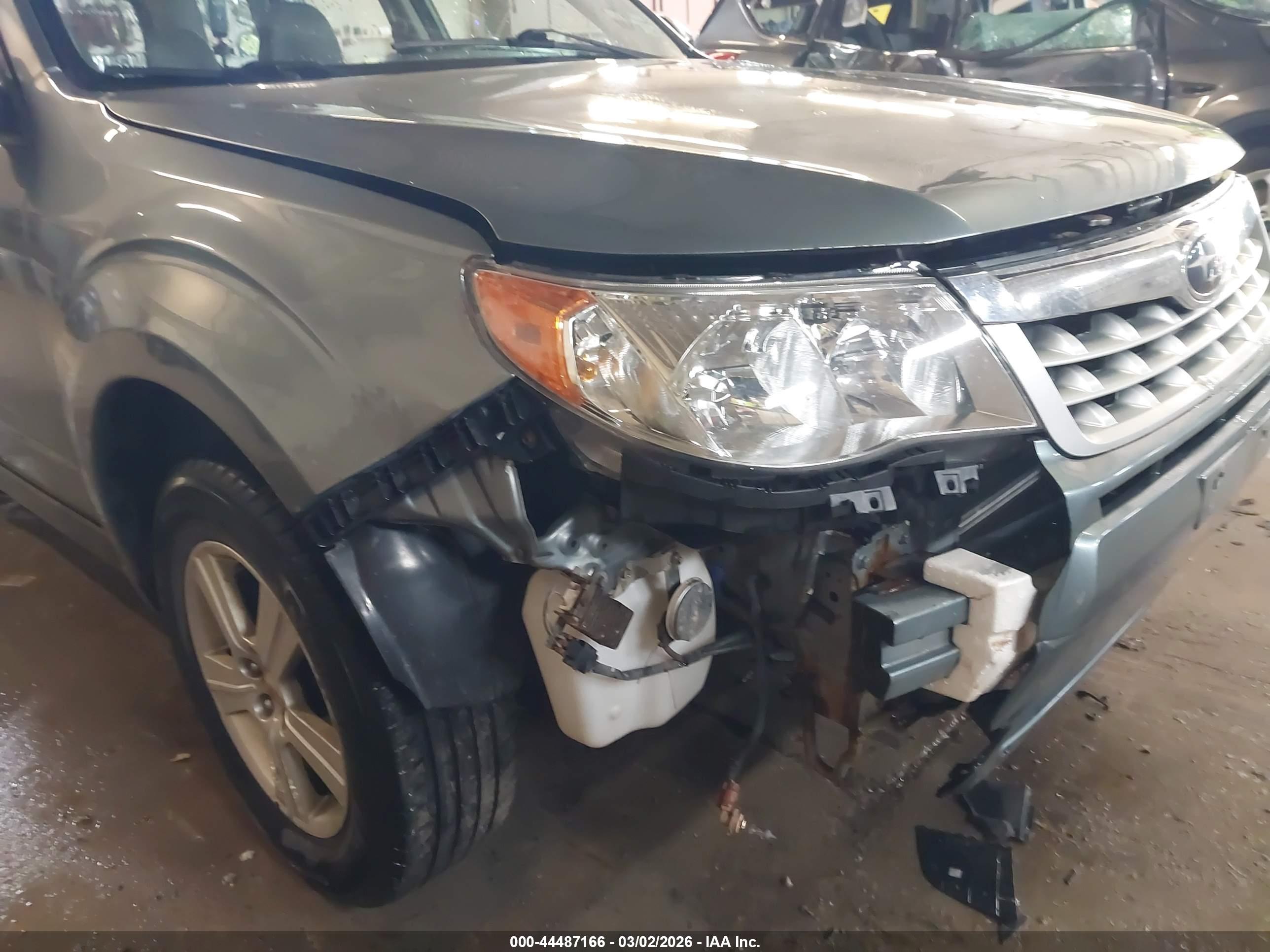 SUBARU FORESTER image 6