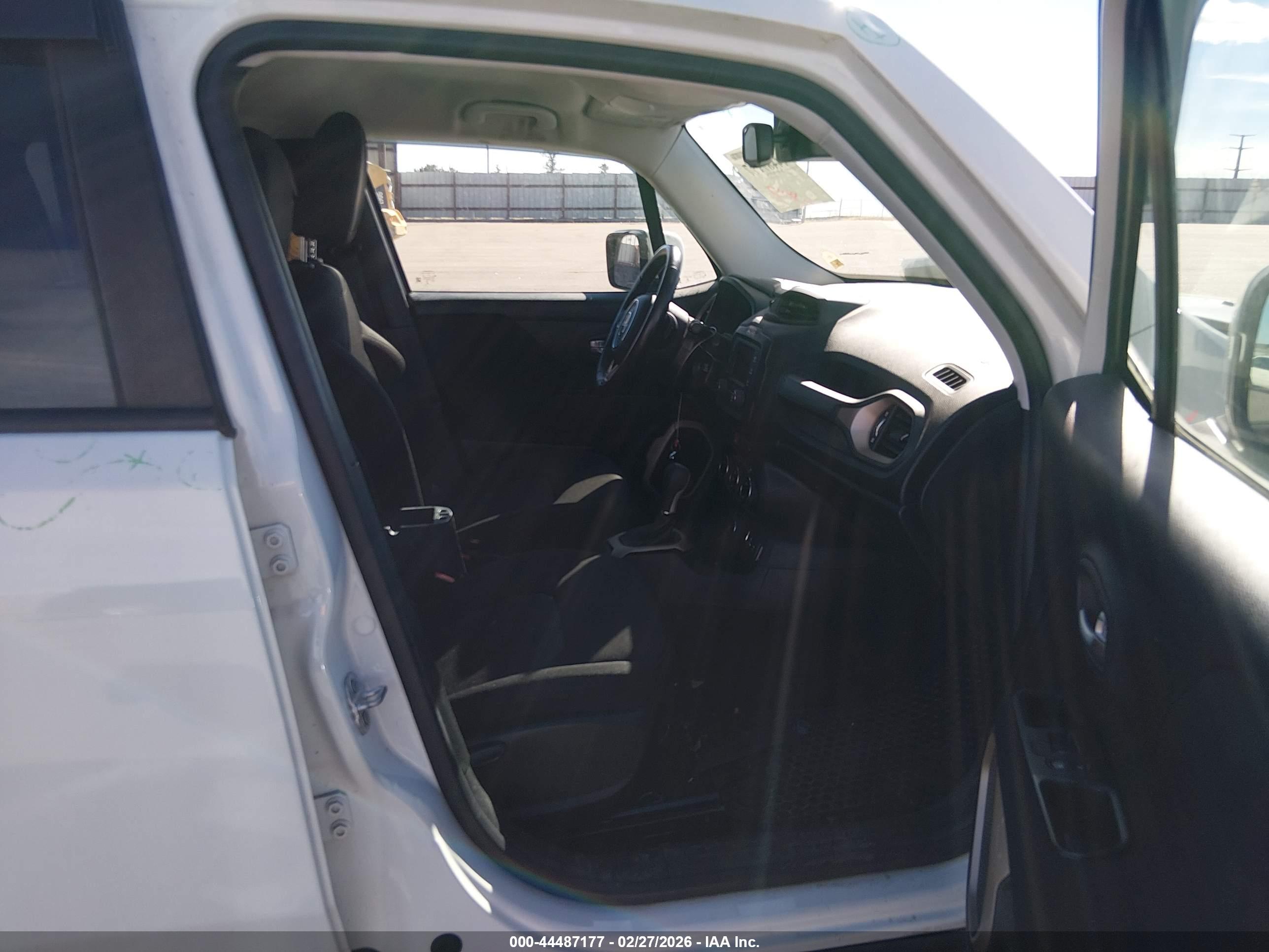 JEEP RENEGADE image 5