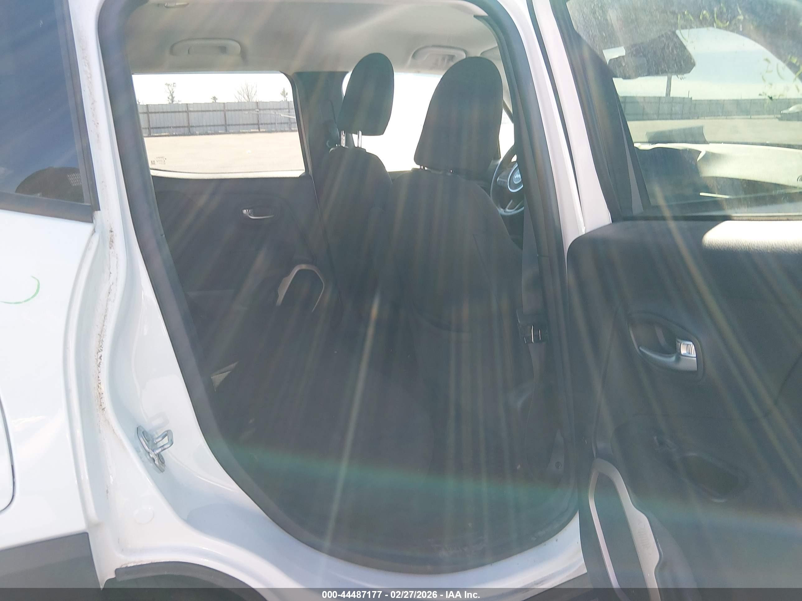 JEEP RENEGADE image 8