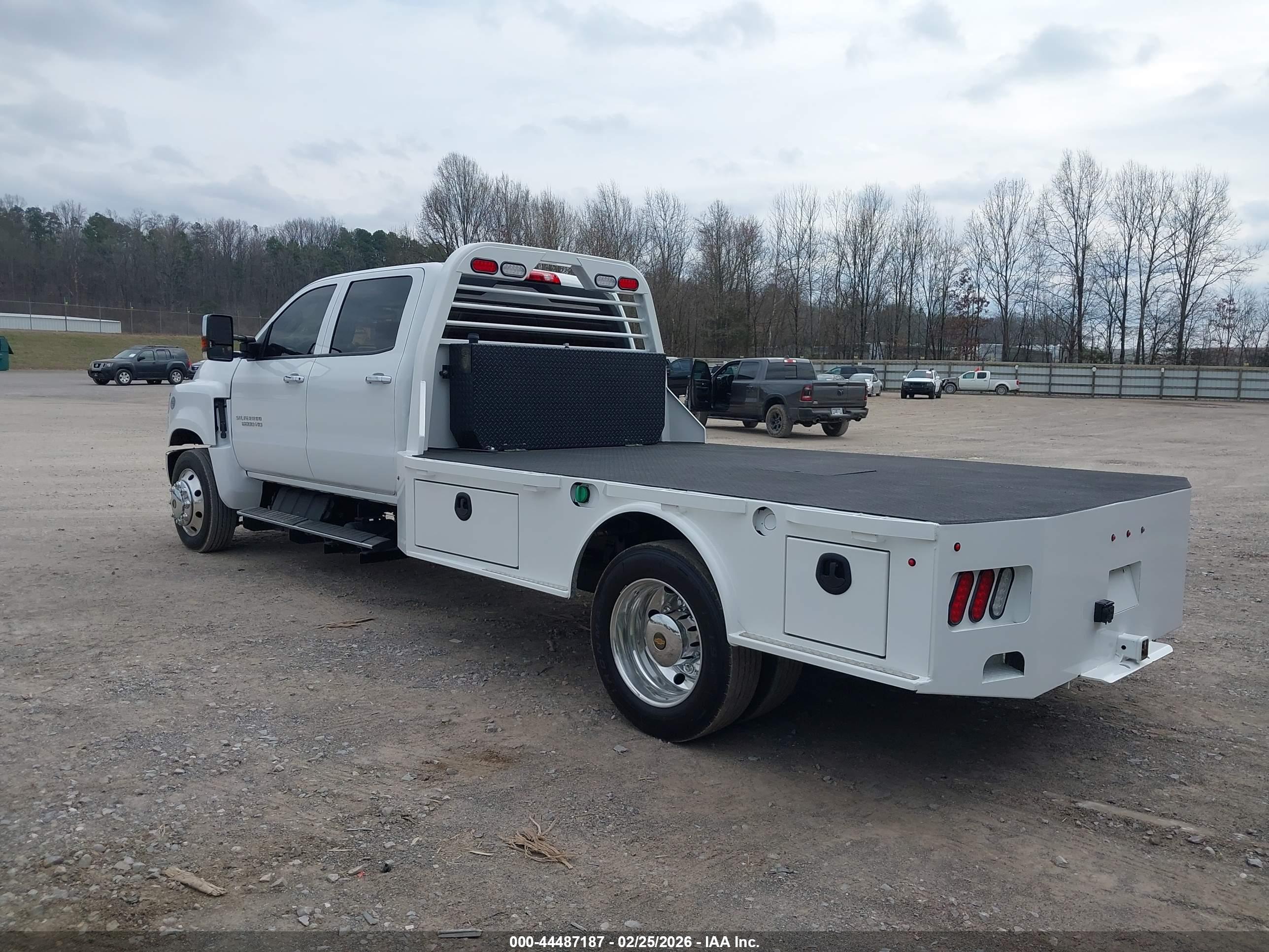CHEVROLET SILVERADO image 3
