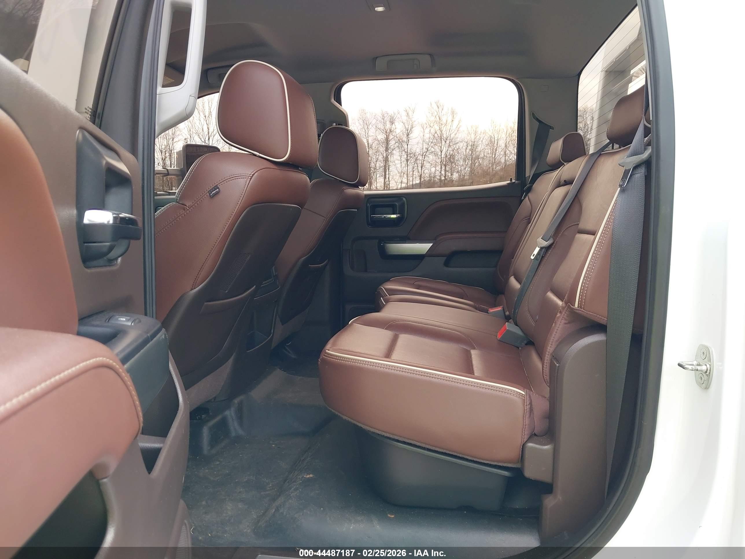 CHEVROLET SILVERADO image 8