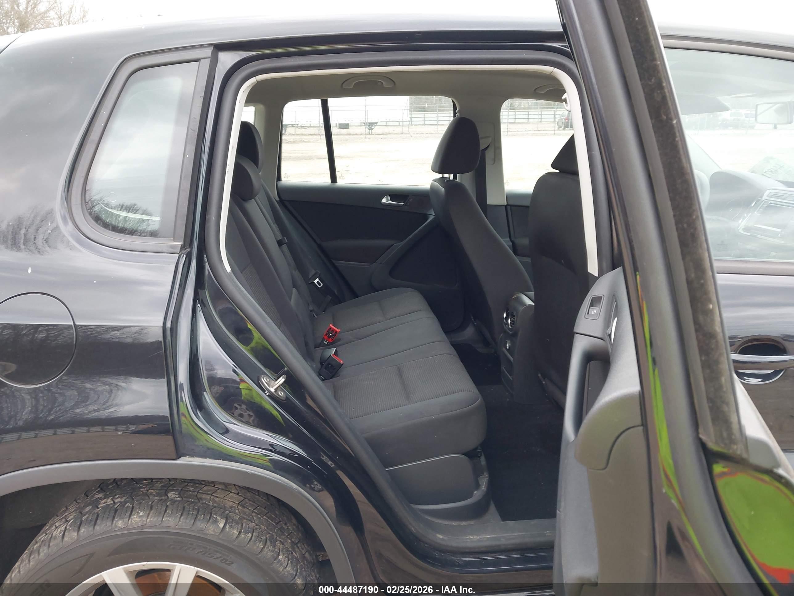 VOLKSWAGEN TIGUAN image 8