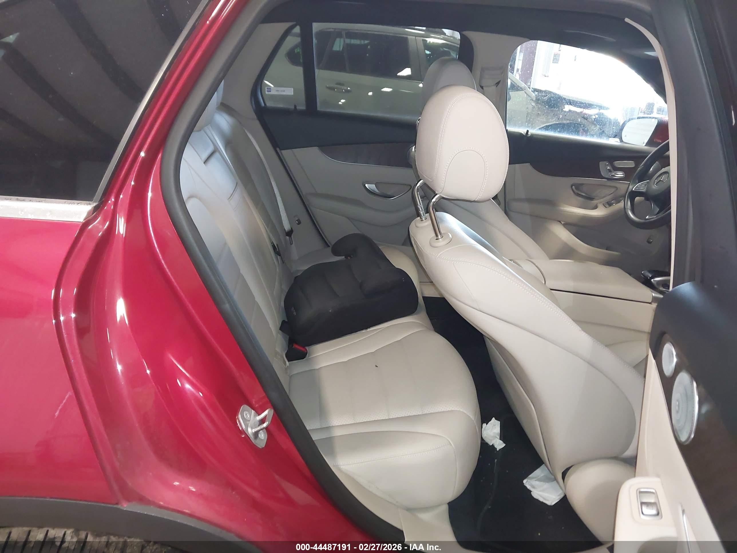 MERCEDES-BENZ GLC image 8