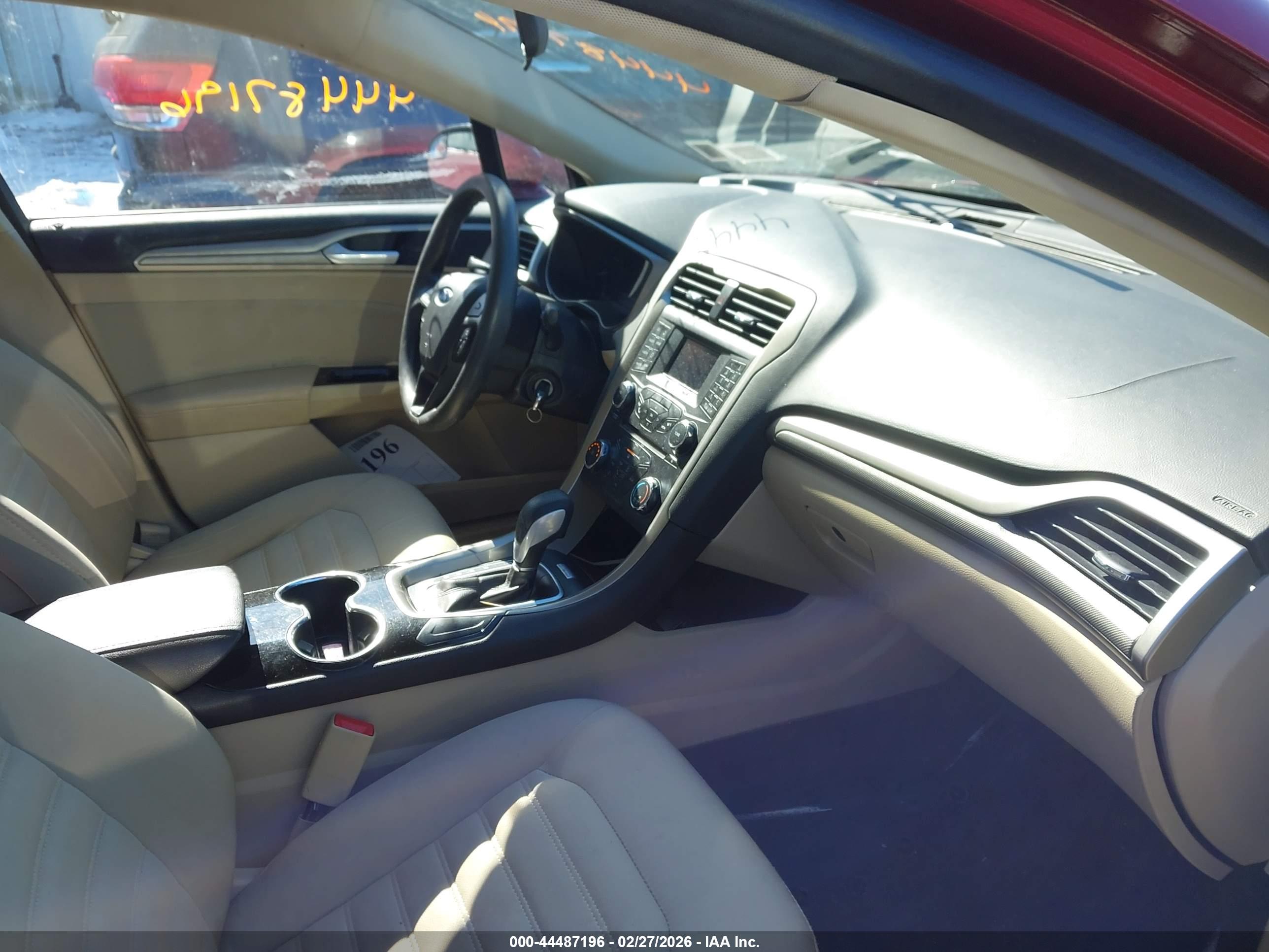 FORD FUSION image 5