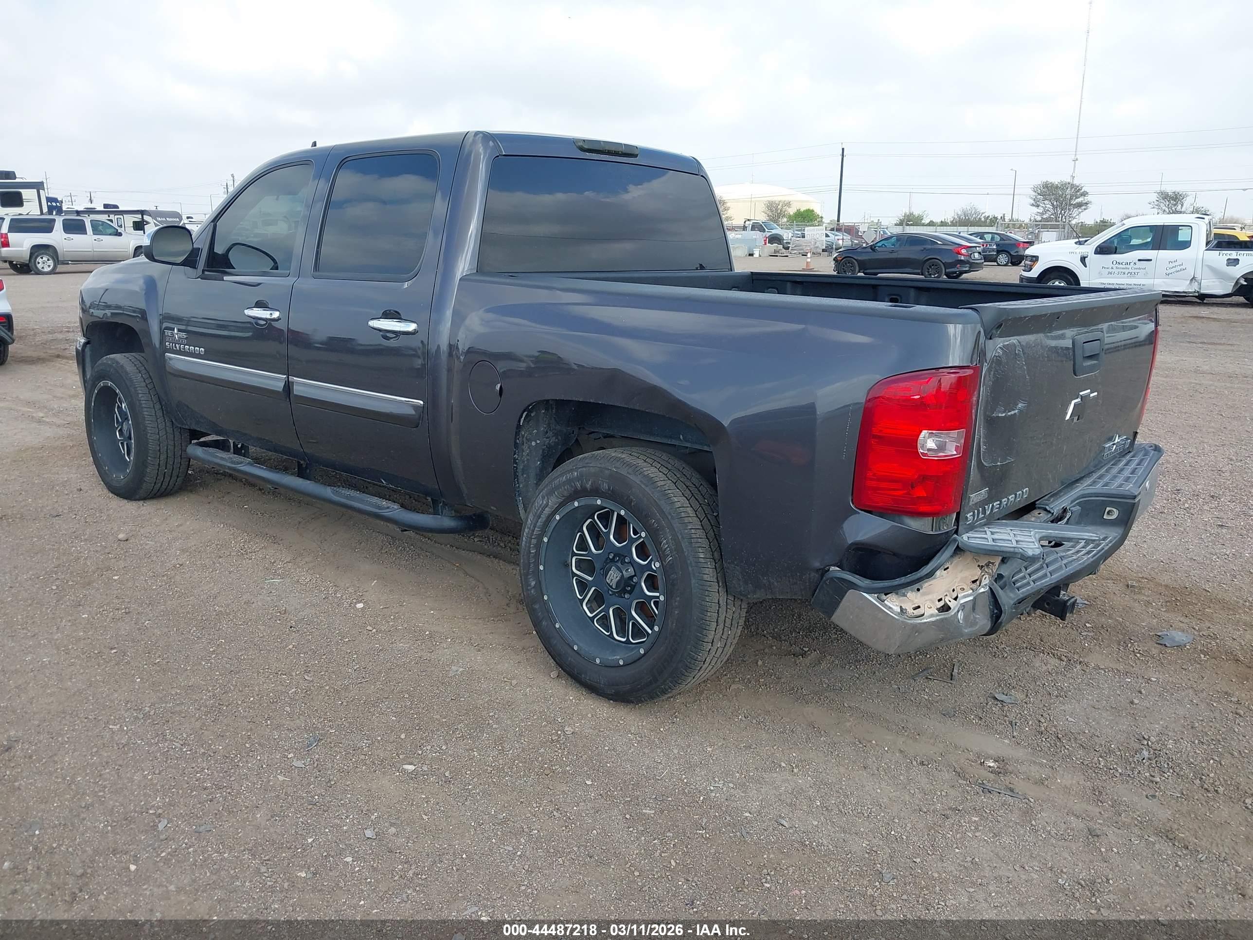 CHEVROLET SILVERADO image 3