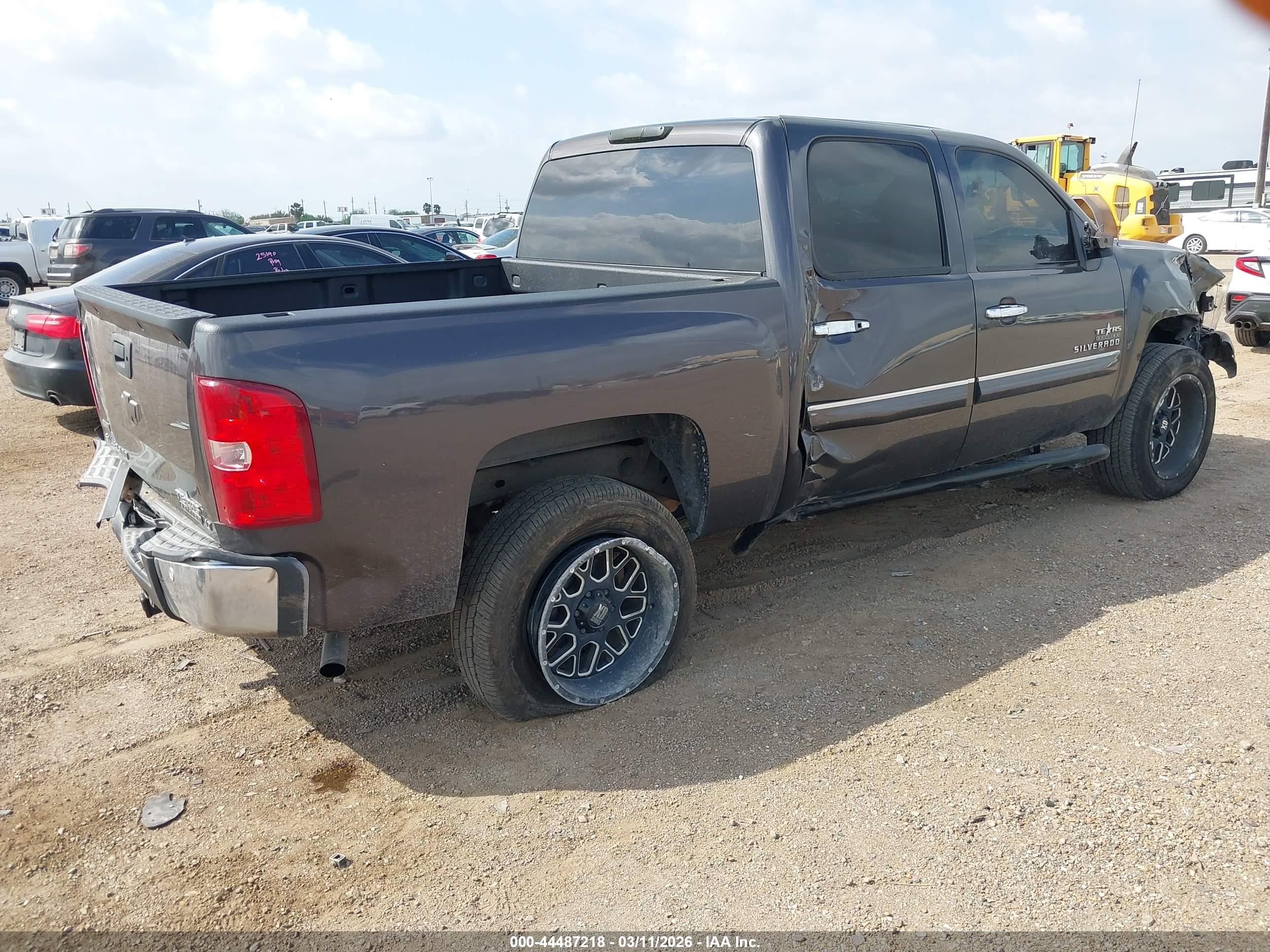 CHEVROLET SILVERADO image 4