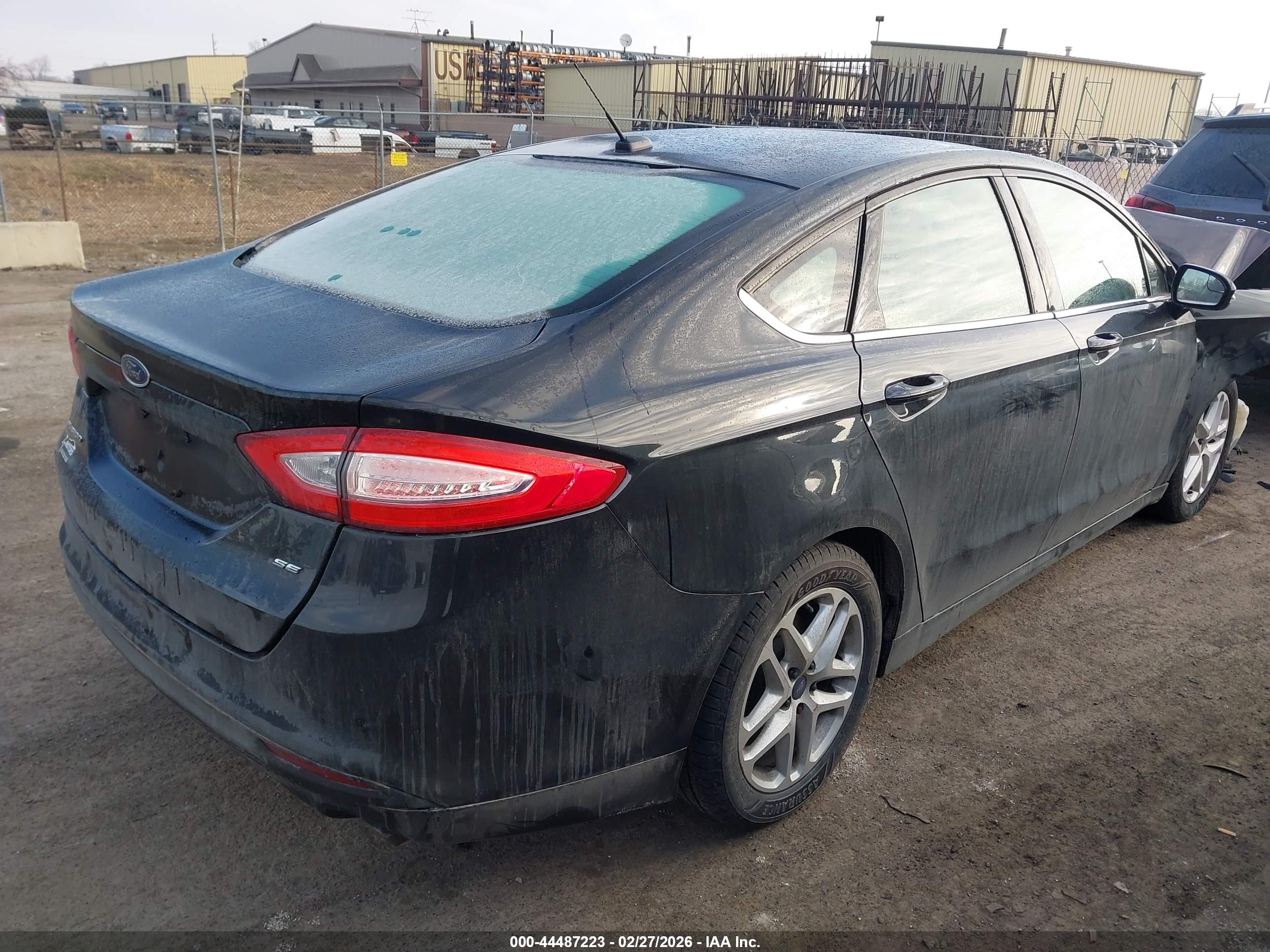 FORD FUSION image 4