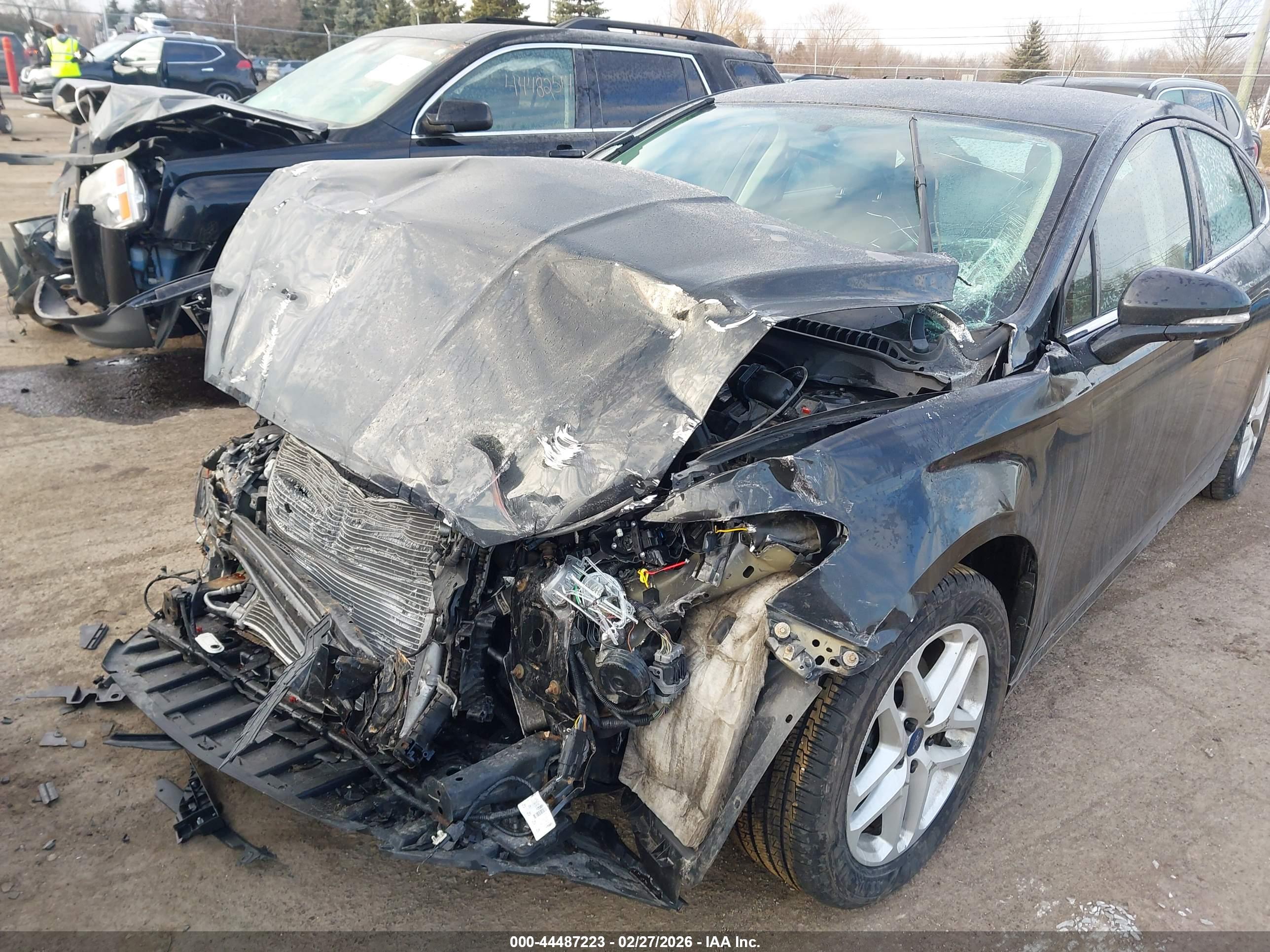 FORD FUSION image 6