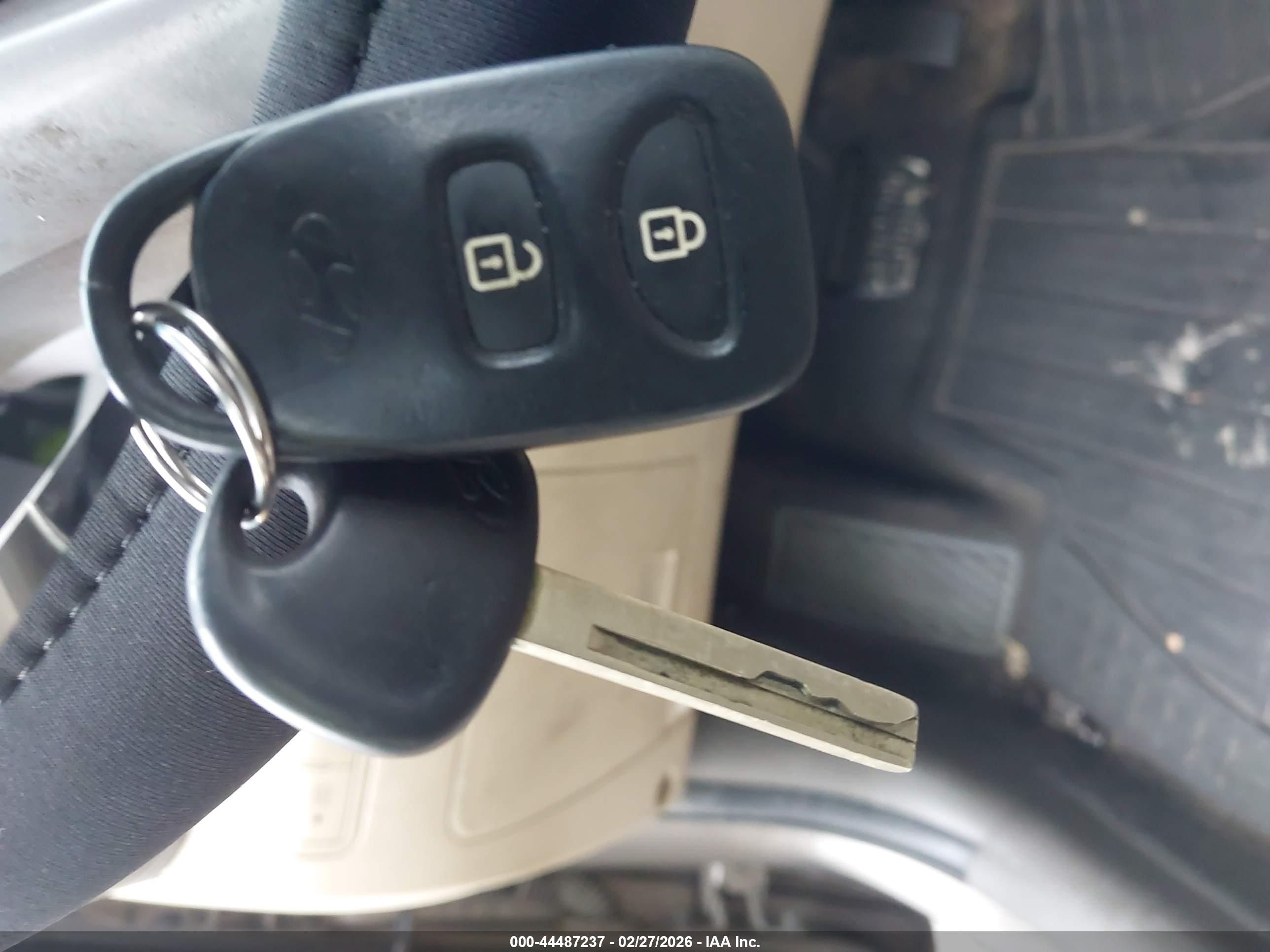 HYUNDAI ACCENT image 11