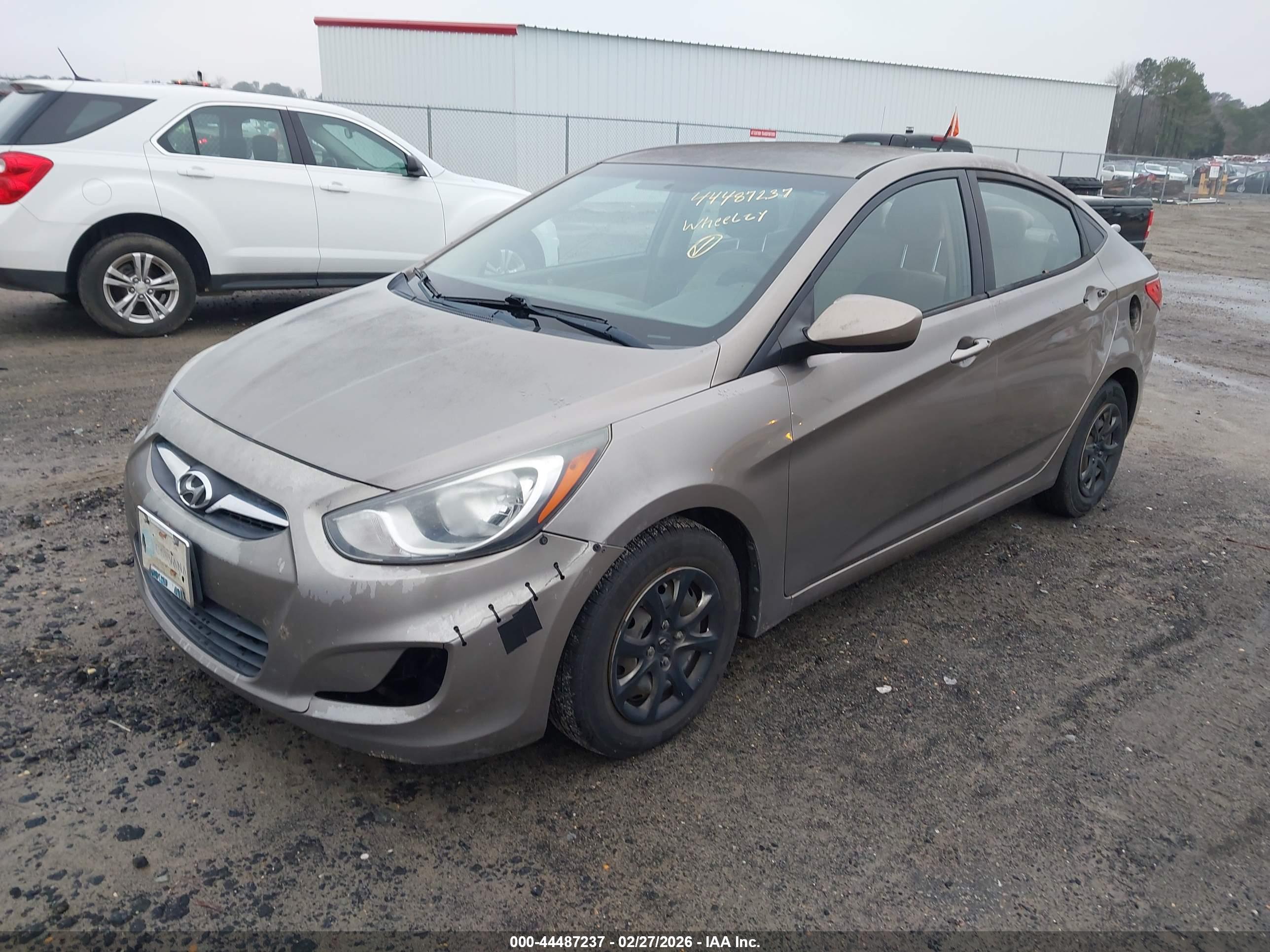 HYUNDAI ACCENT image 2