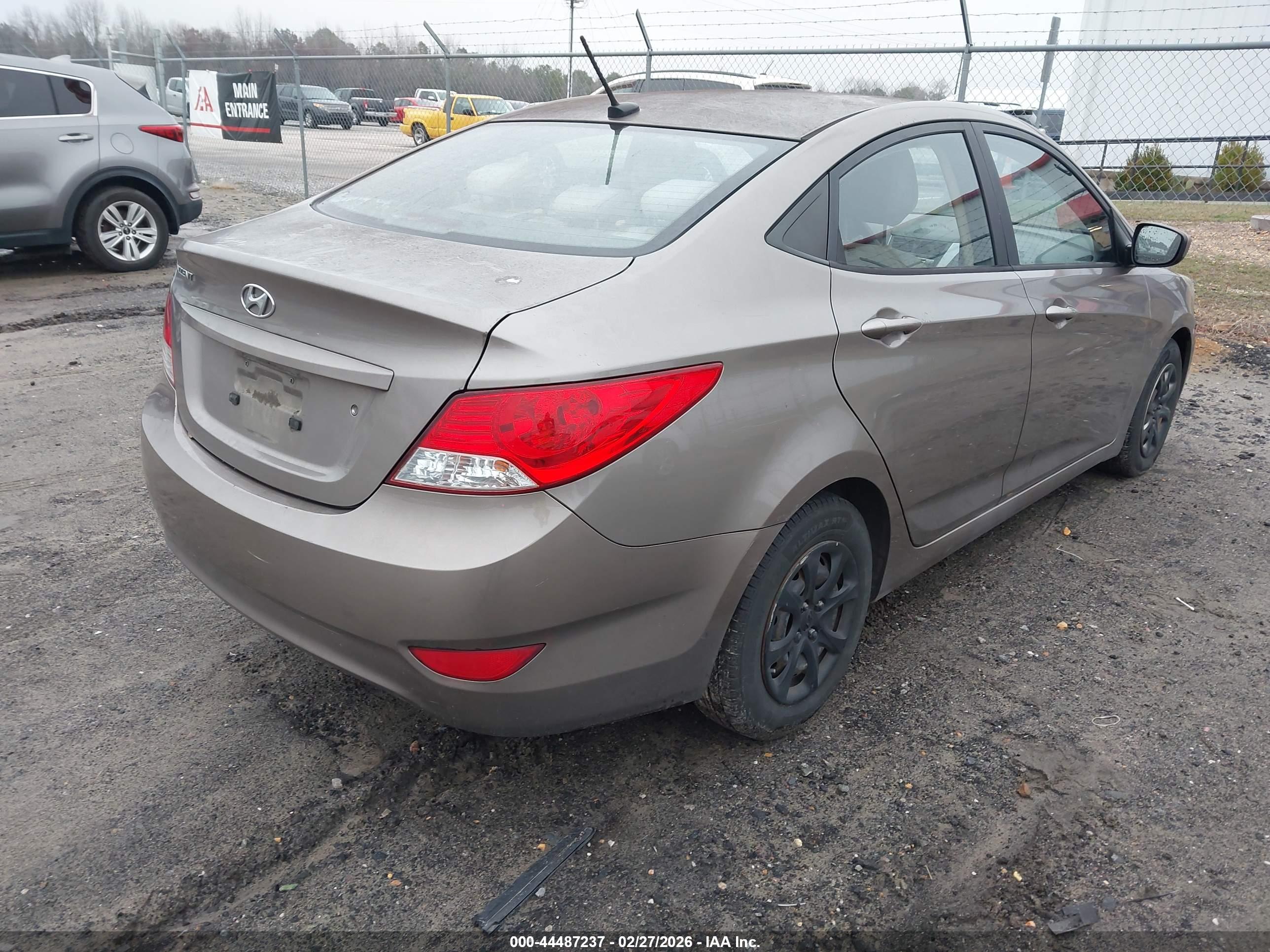 HYUNDAI ACCENT image 4