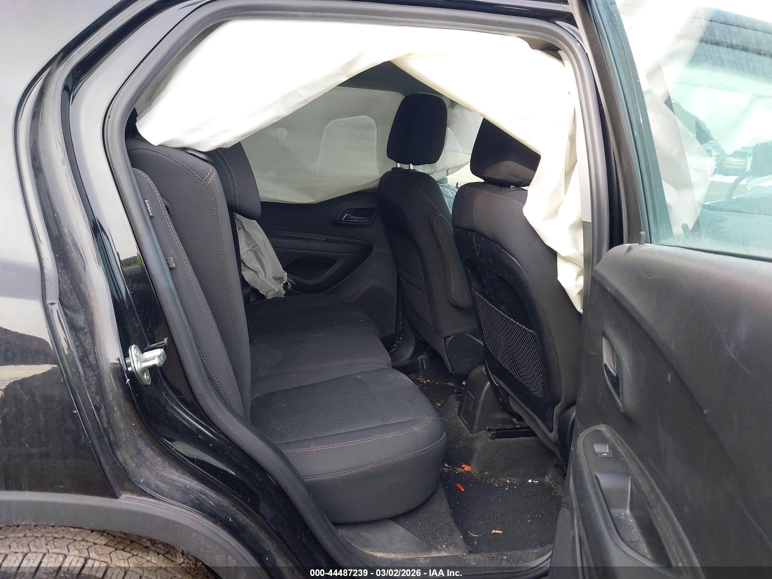 CHEVROLET TRAX image 8