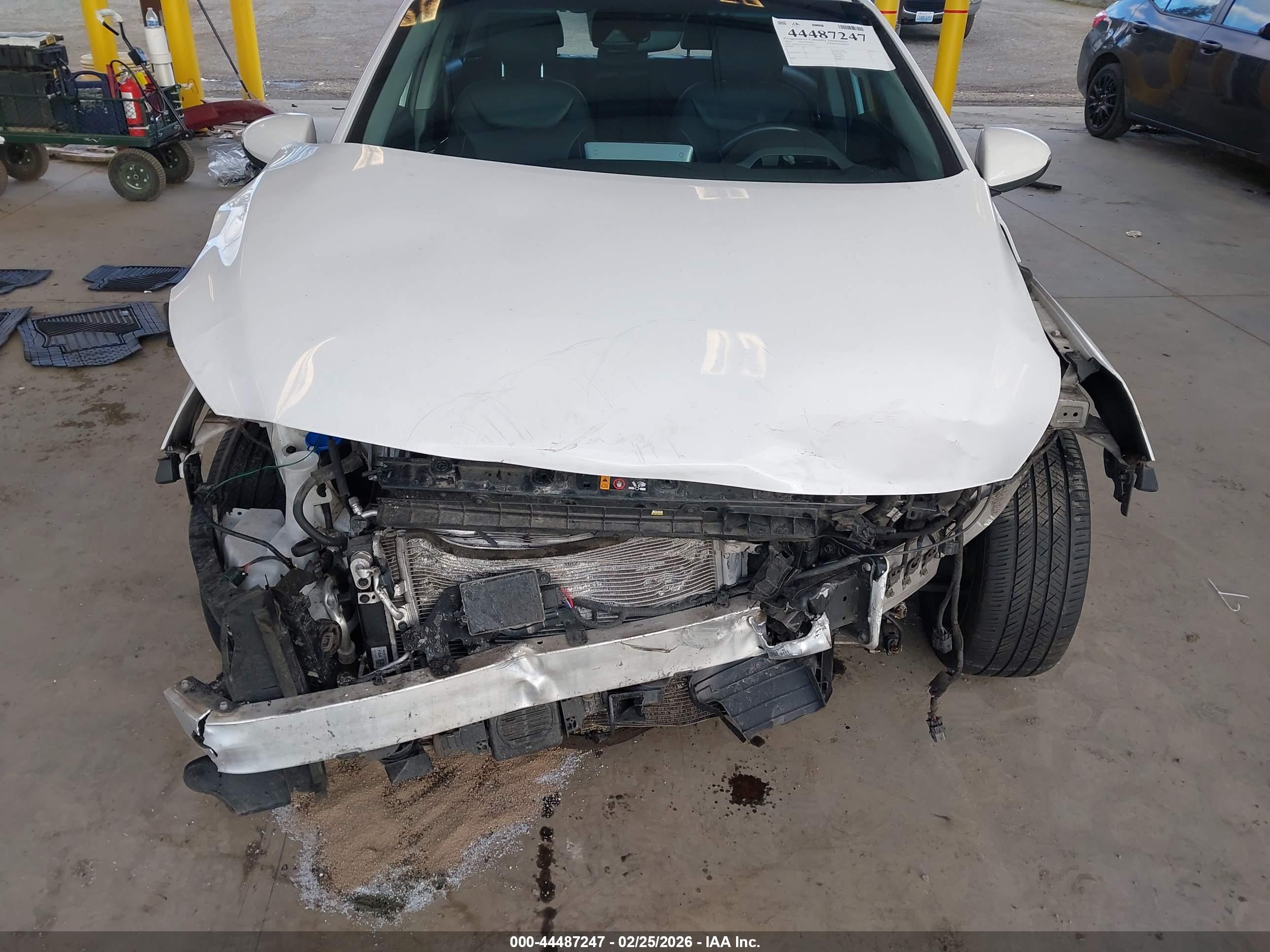 HYUNDAI IONIQ image 6