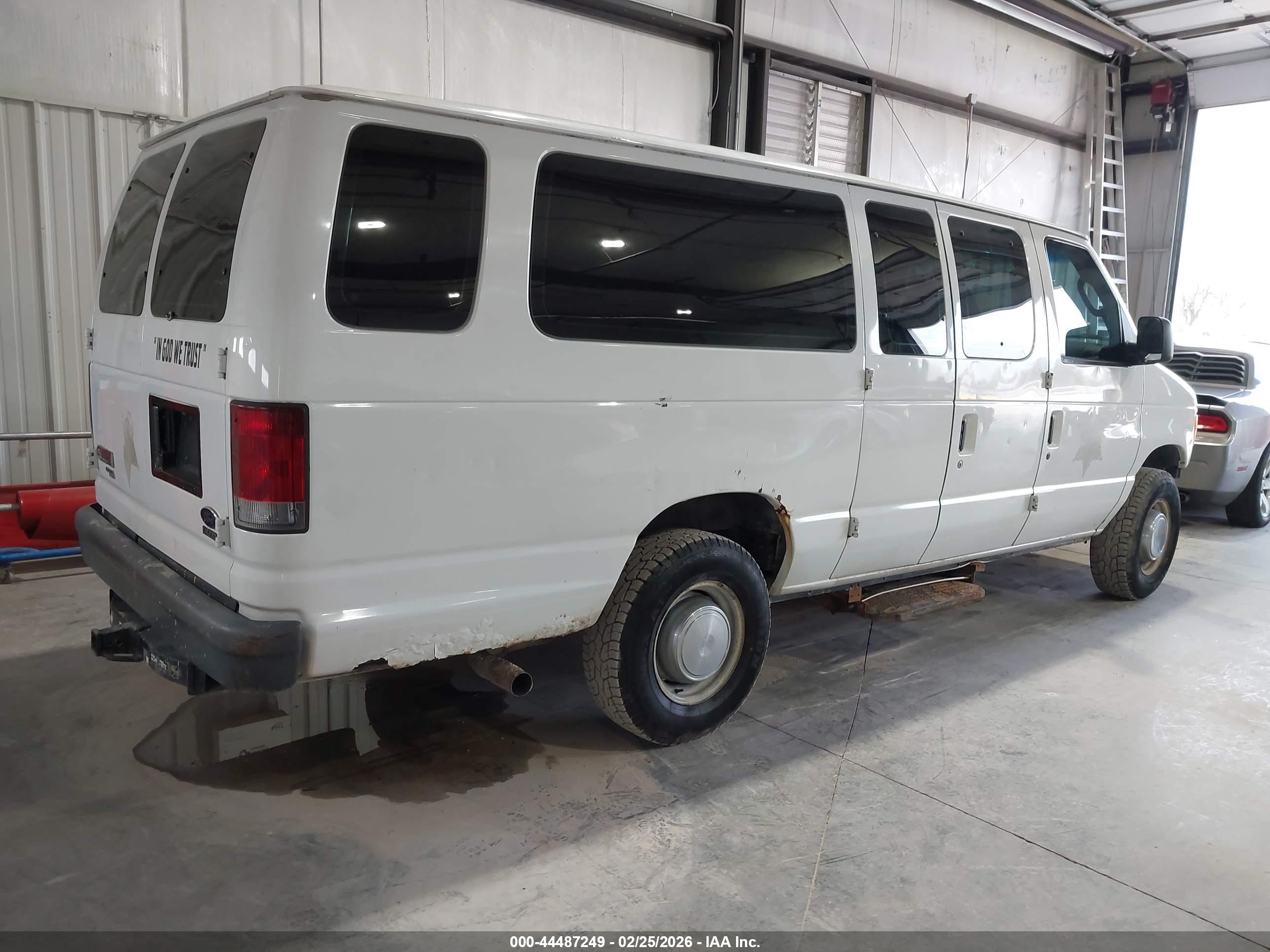 FORD E-350 image 4