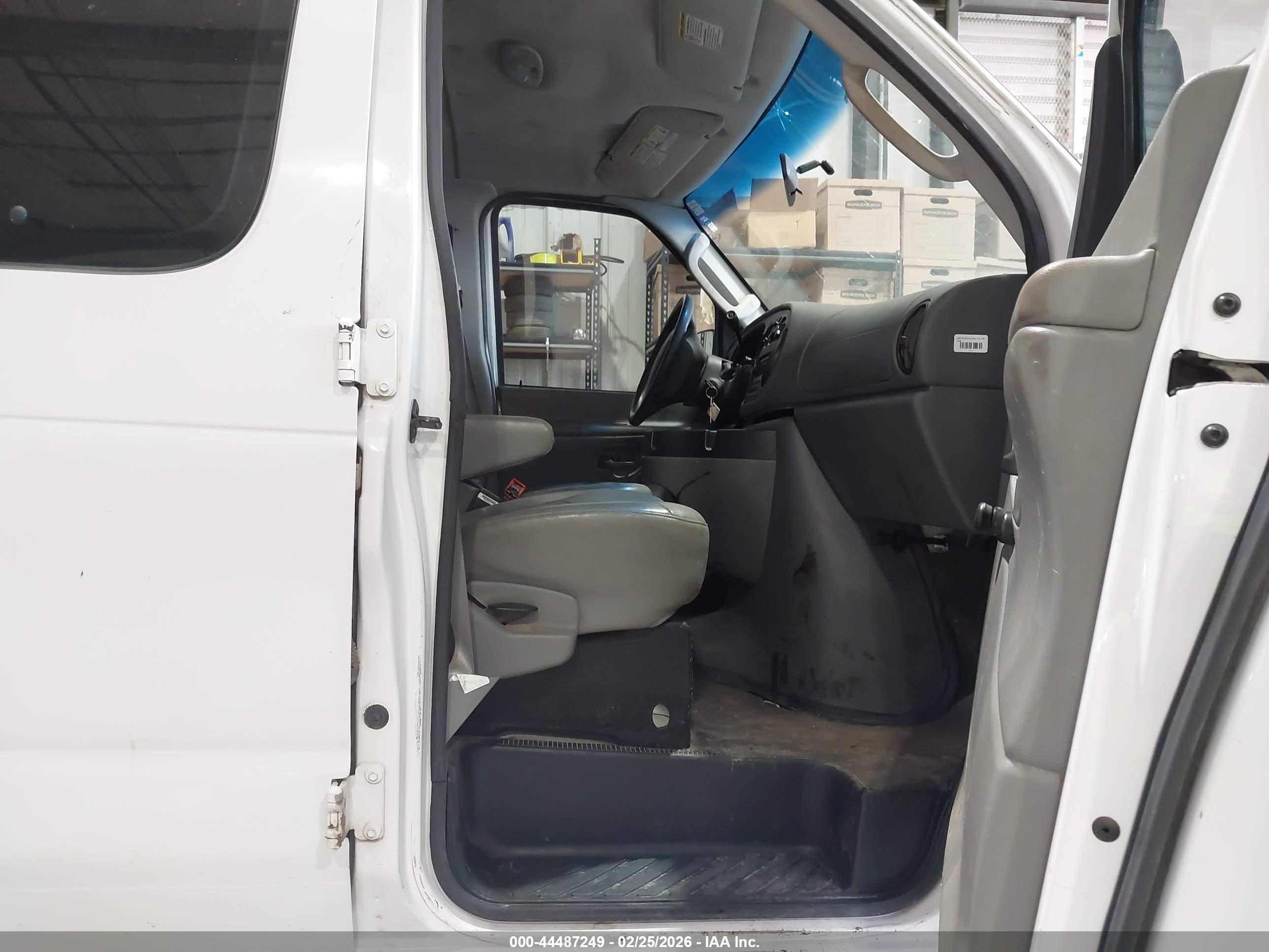 FORD E-350 image 5