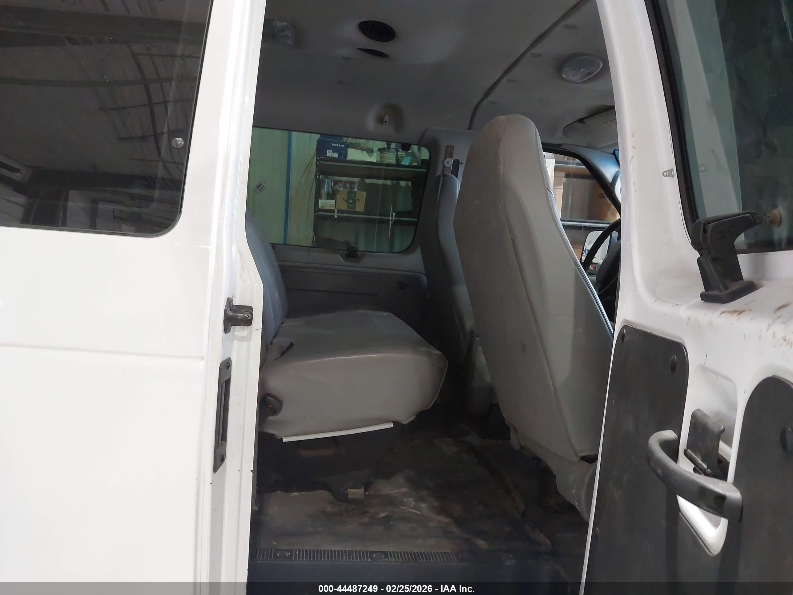 FORD E-350 image 8