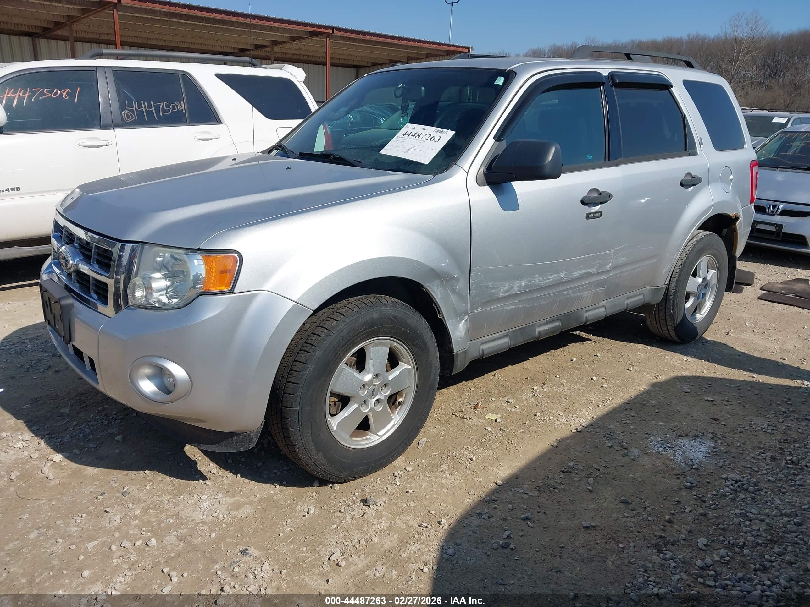 FORD ESCAPE image 2