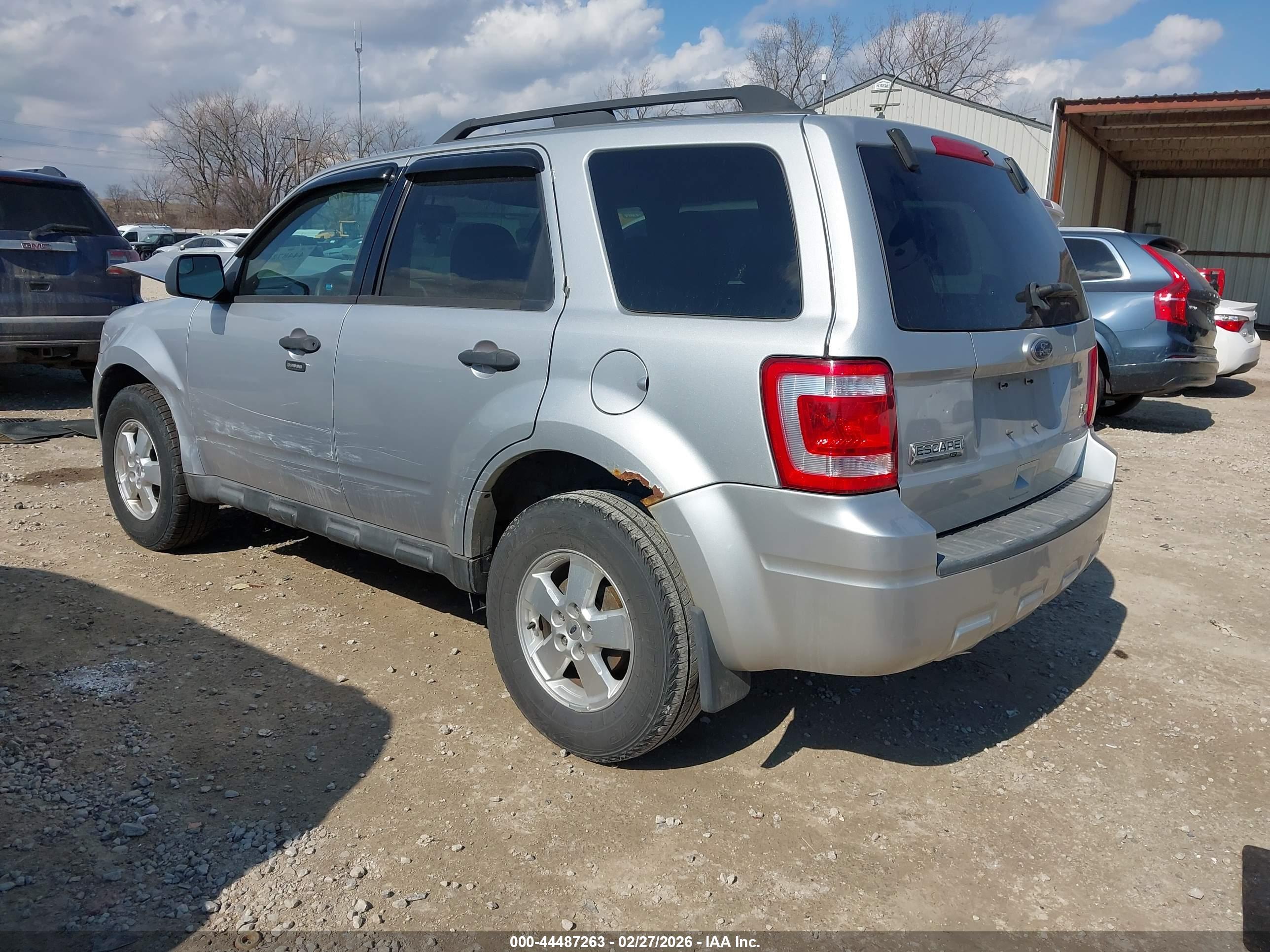 FORD ESCAPE image 3
