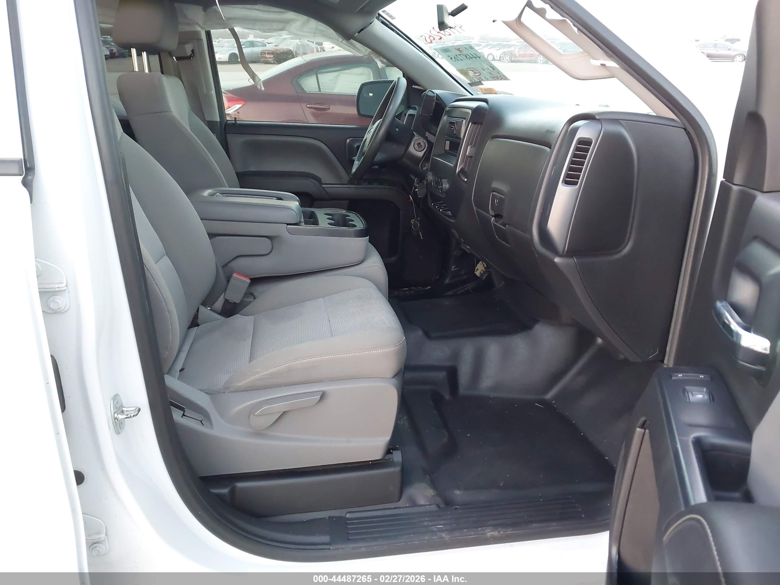 CHEVROLET SILVERADO image 5