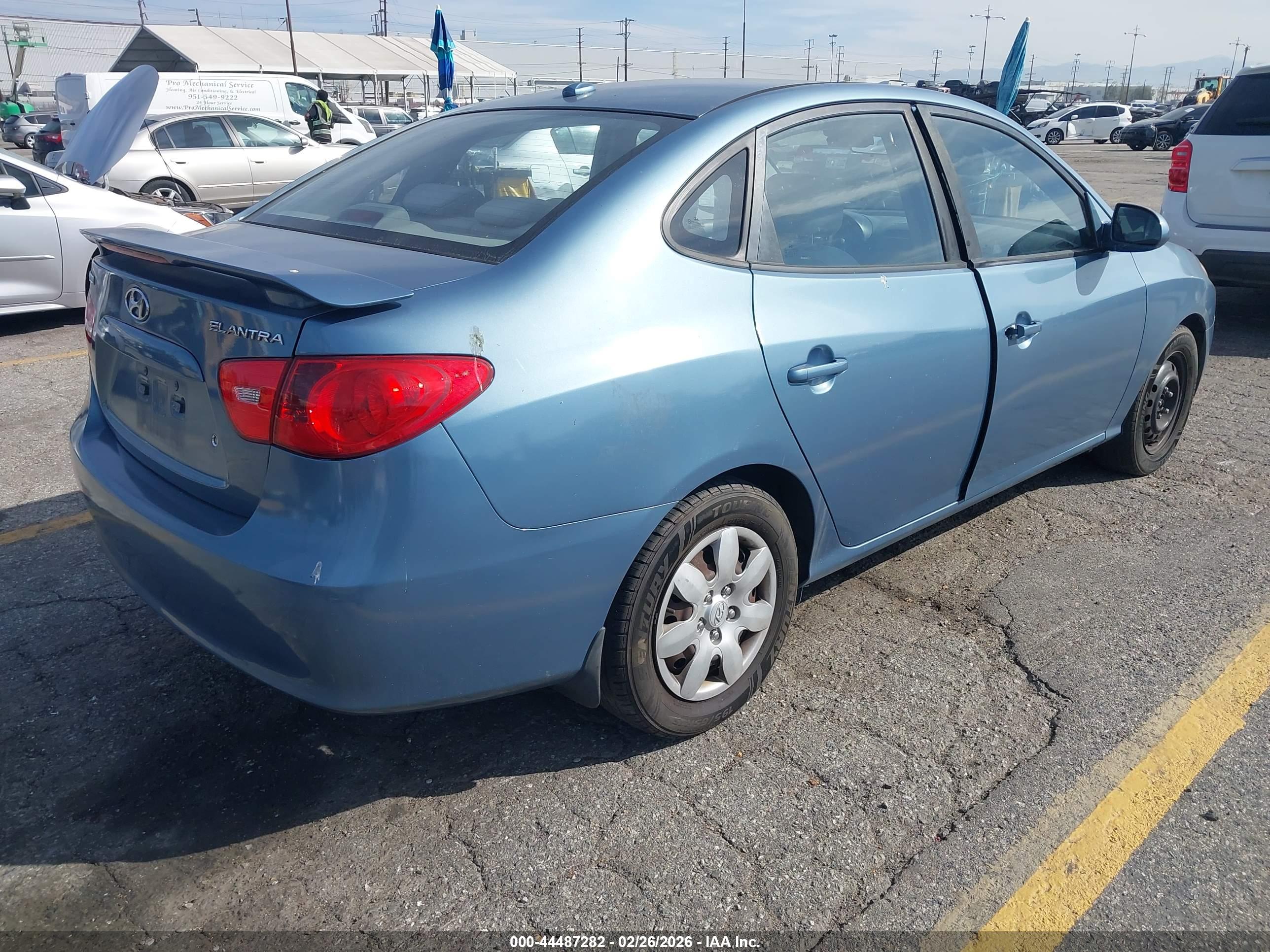HYUNDAI ELANTRA image 4