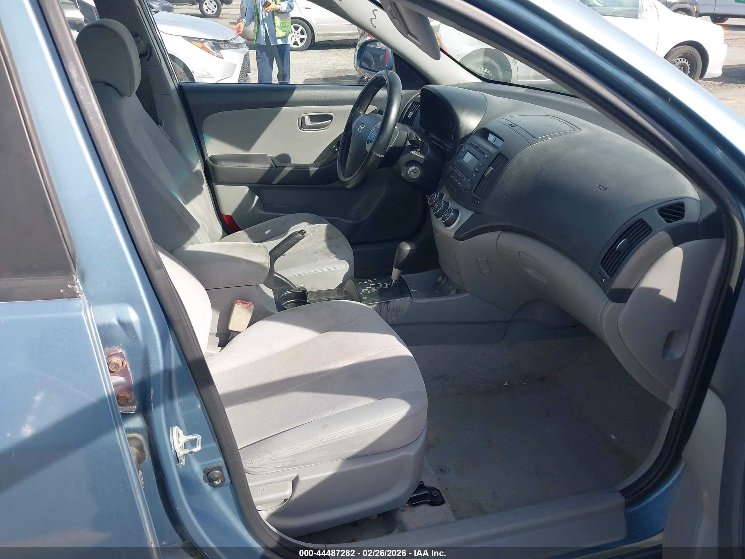HYUNDAI ELANTRA image 5