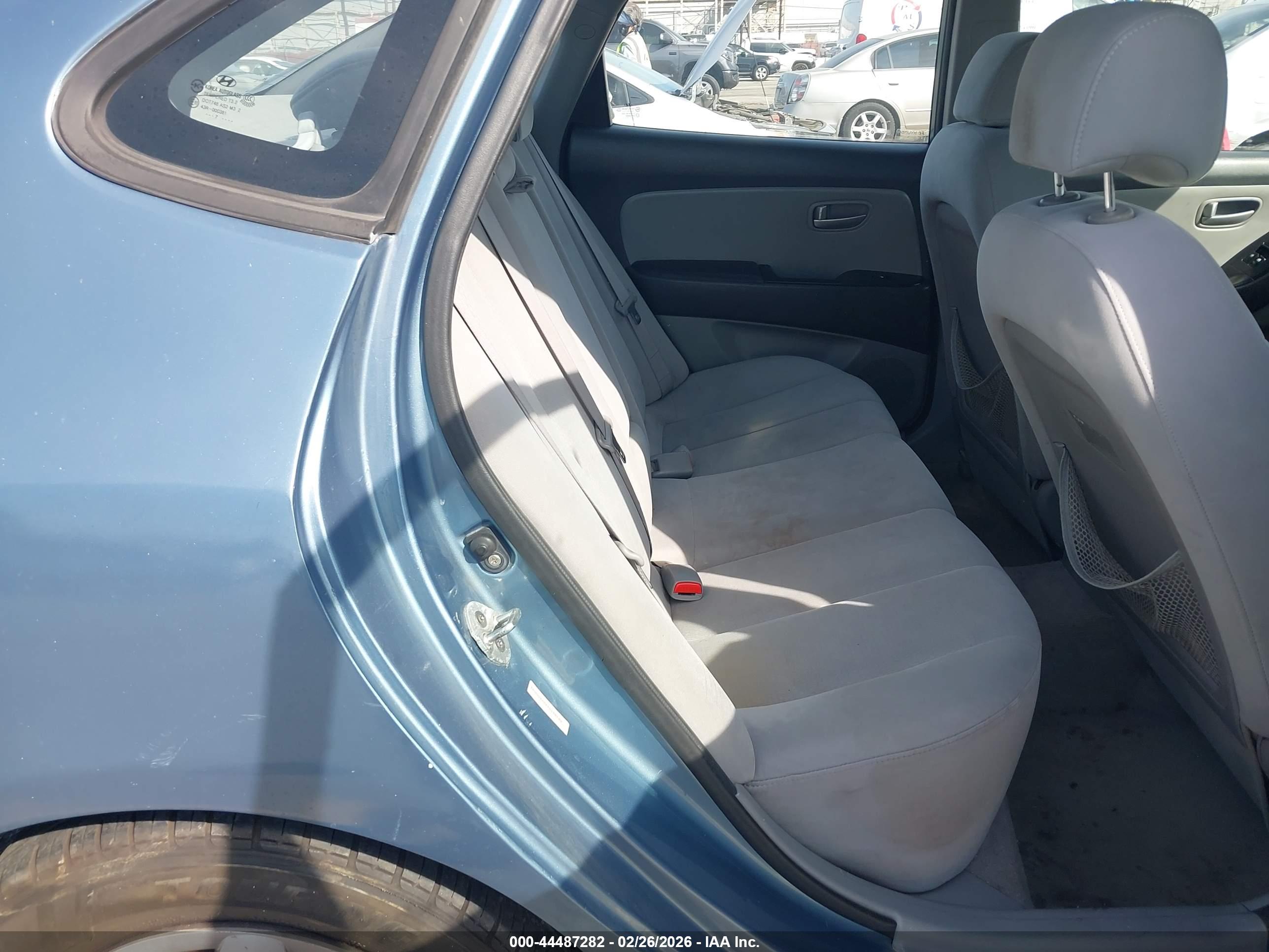 HYUNDAI ELANTRA image 8