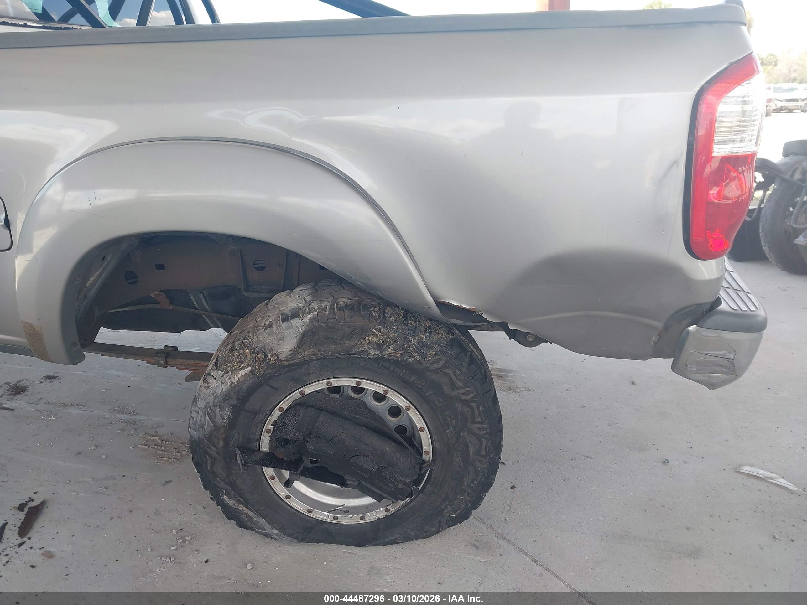 TOYOTA TUNDRA image 6