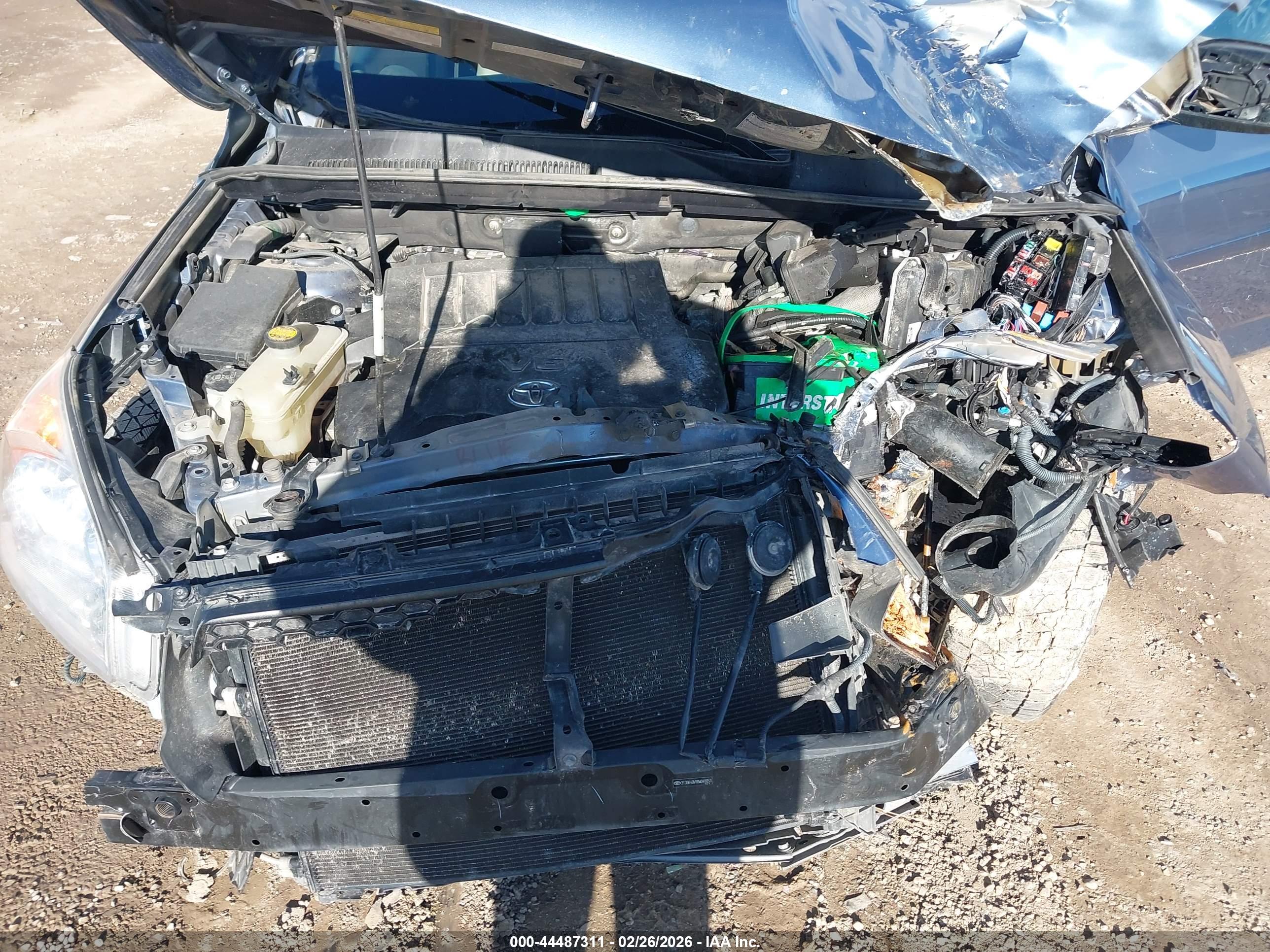 TOYOTA RAV4 image 10