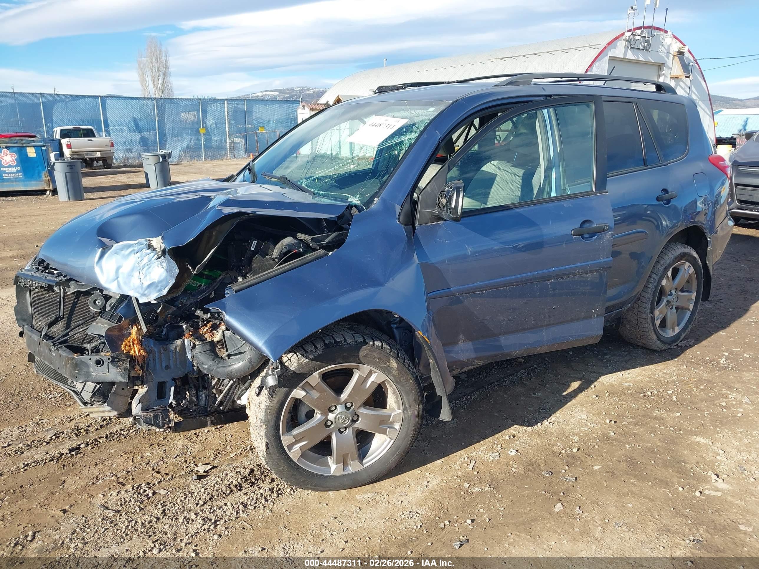 TOYOTA RAV4 image 2