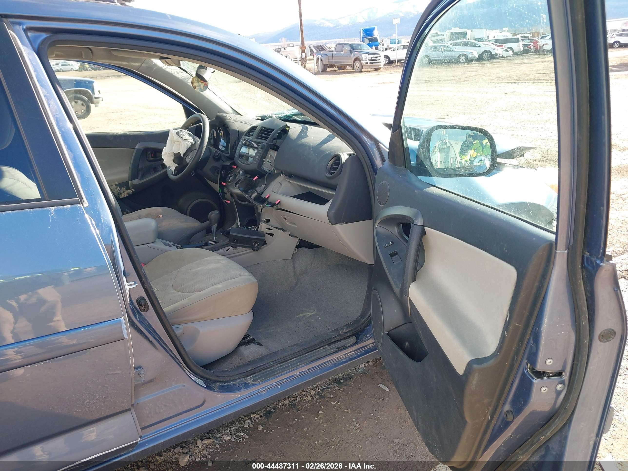 TOYOTA RAV4 image 5