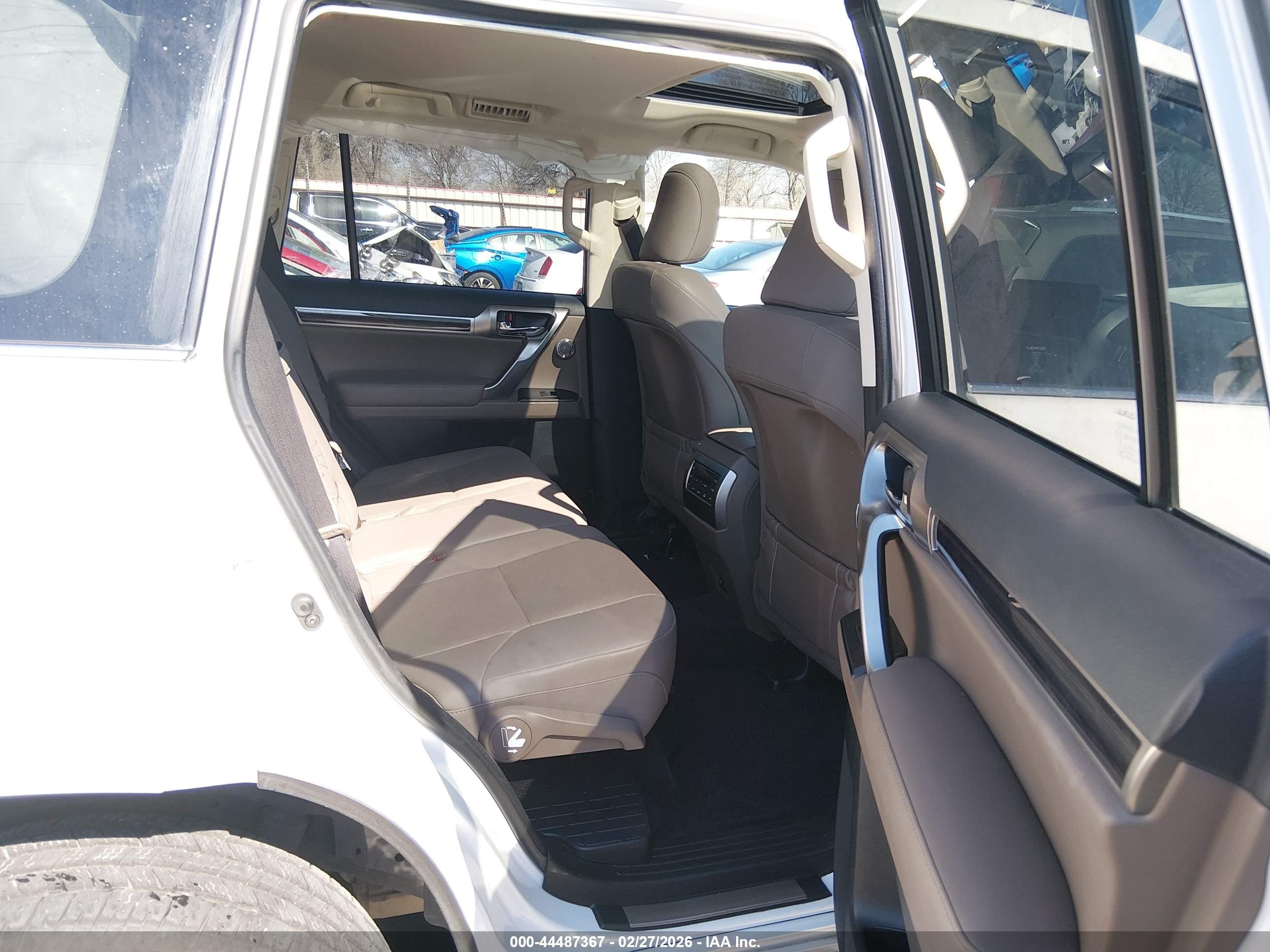 LEXUS GX image 8