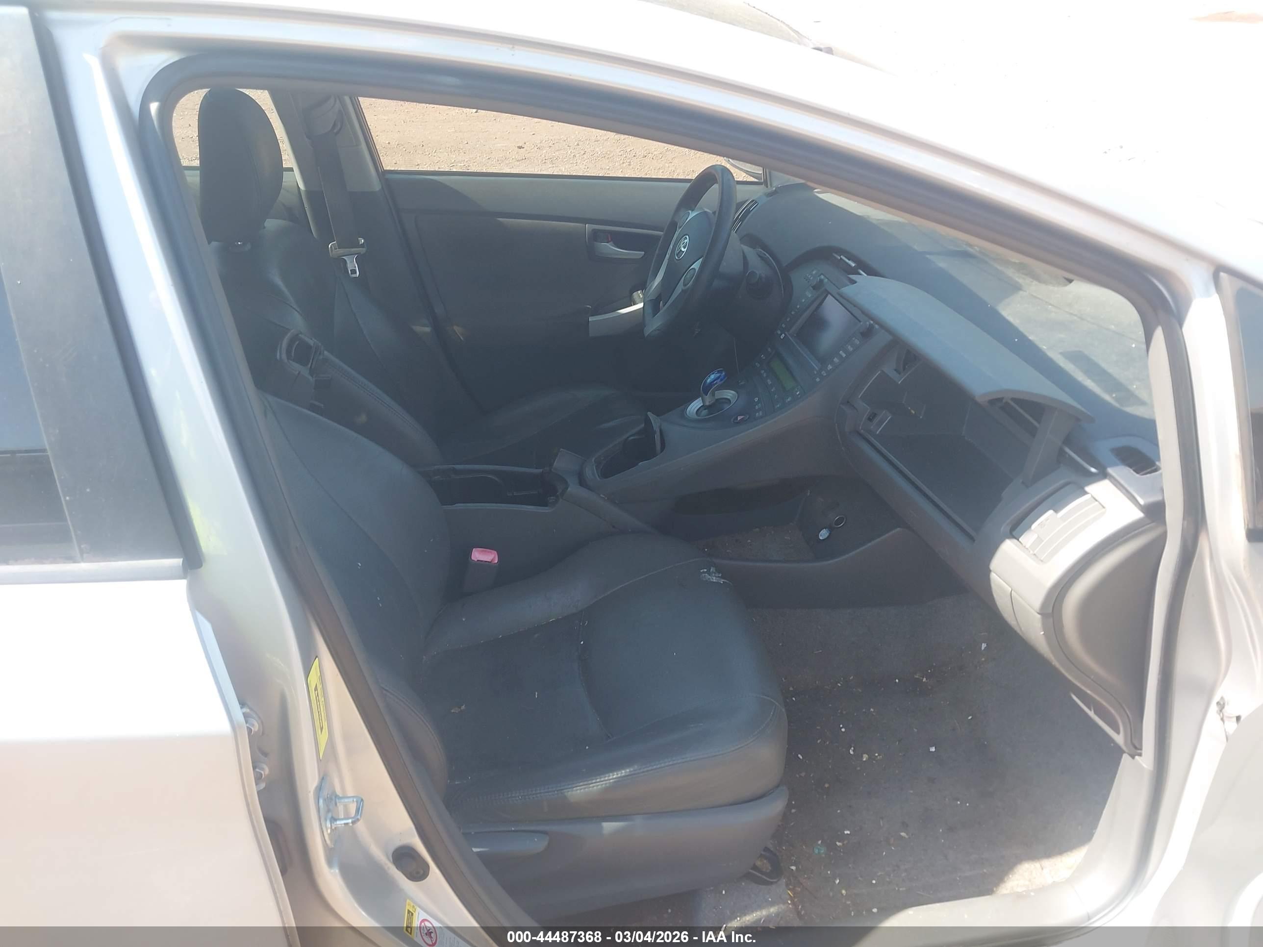 TOYOTA PRIUS image 5