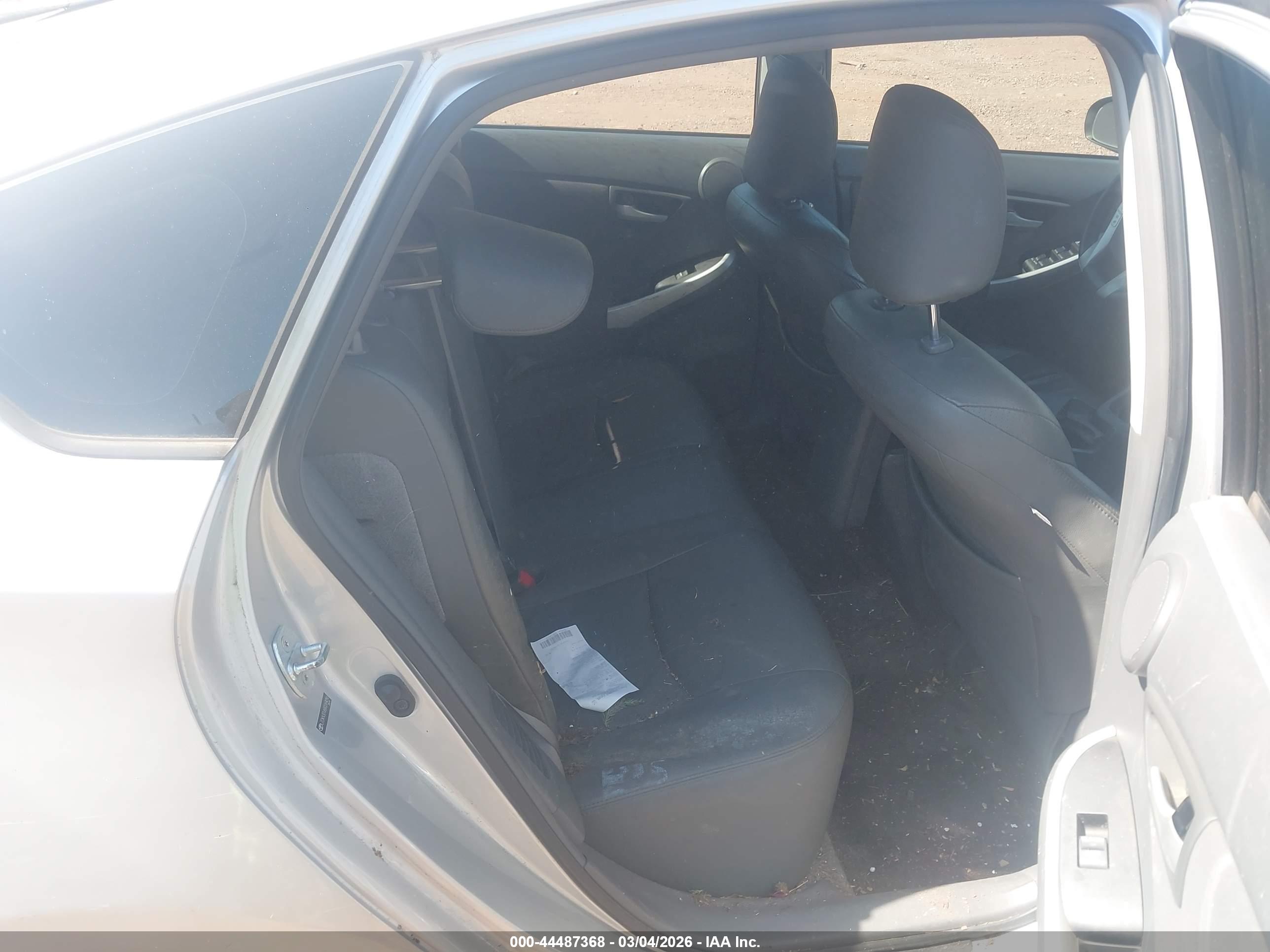 TOYOTA PRIUS image 8