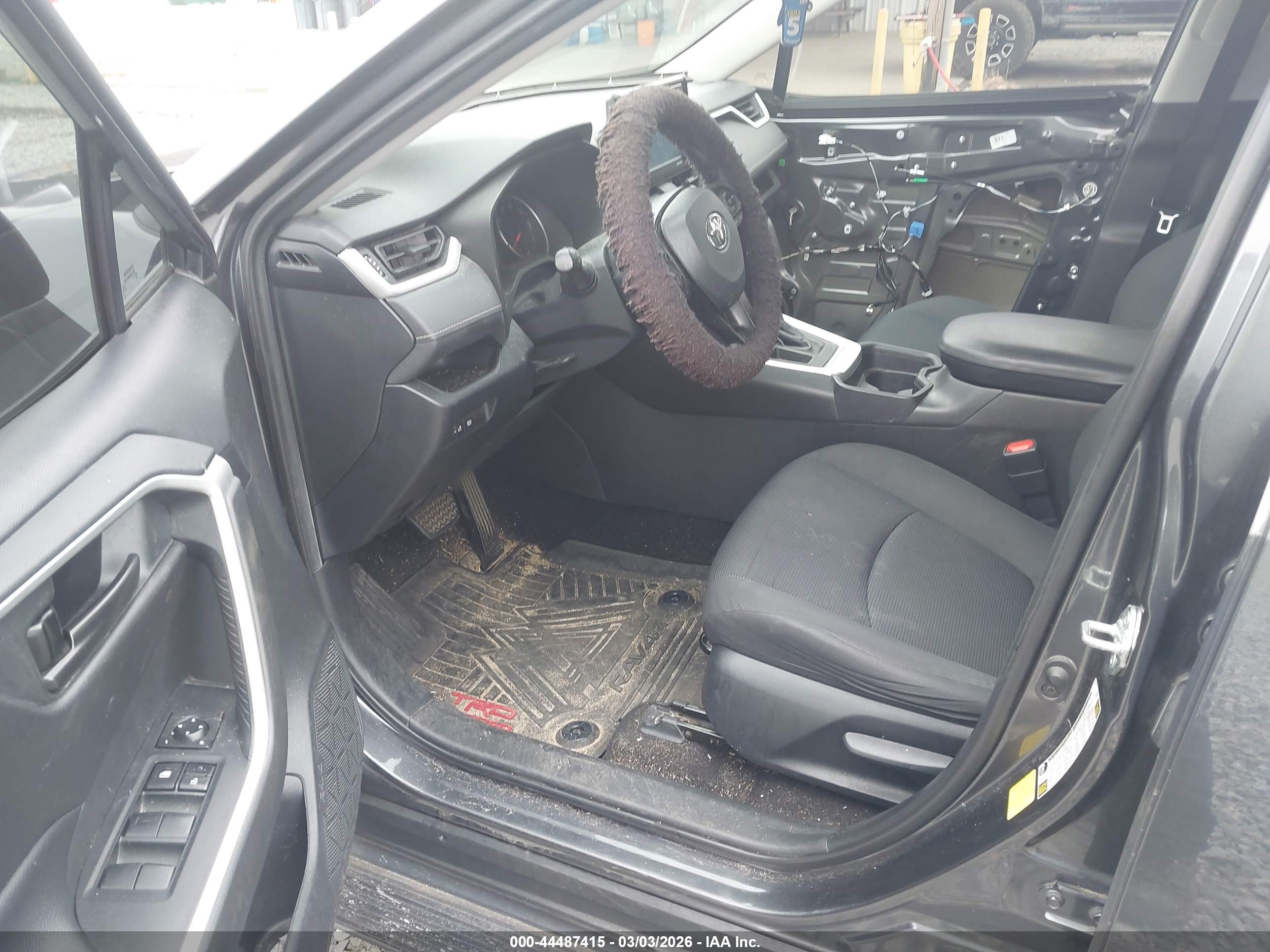 TOYOTA RAV4 image 5