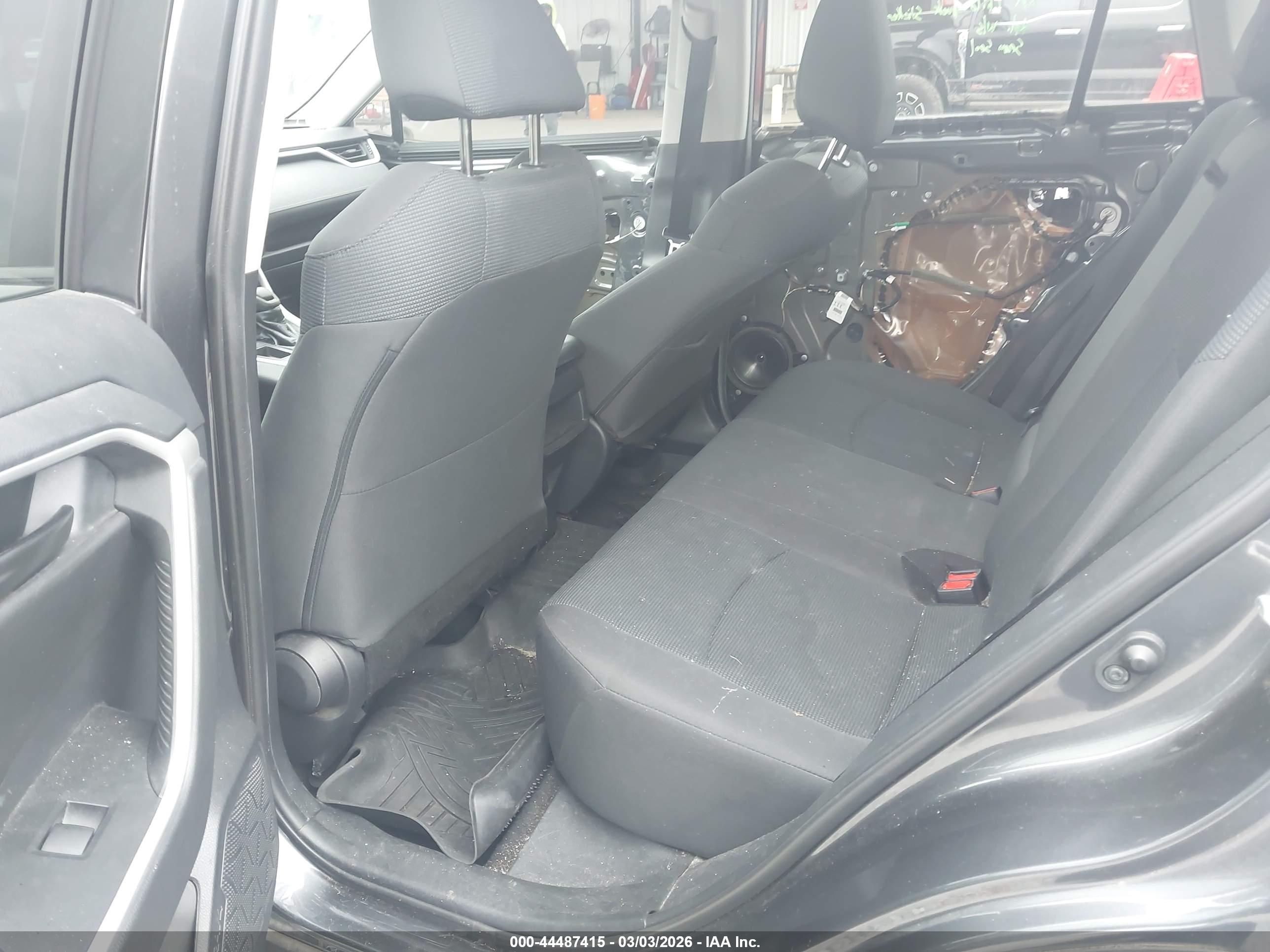 TOYOTA RAV4 image 8