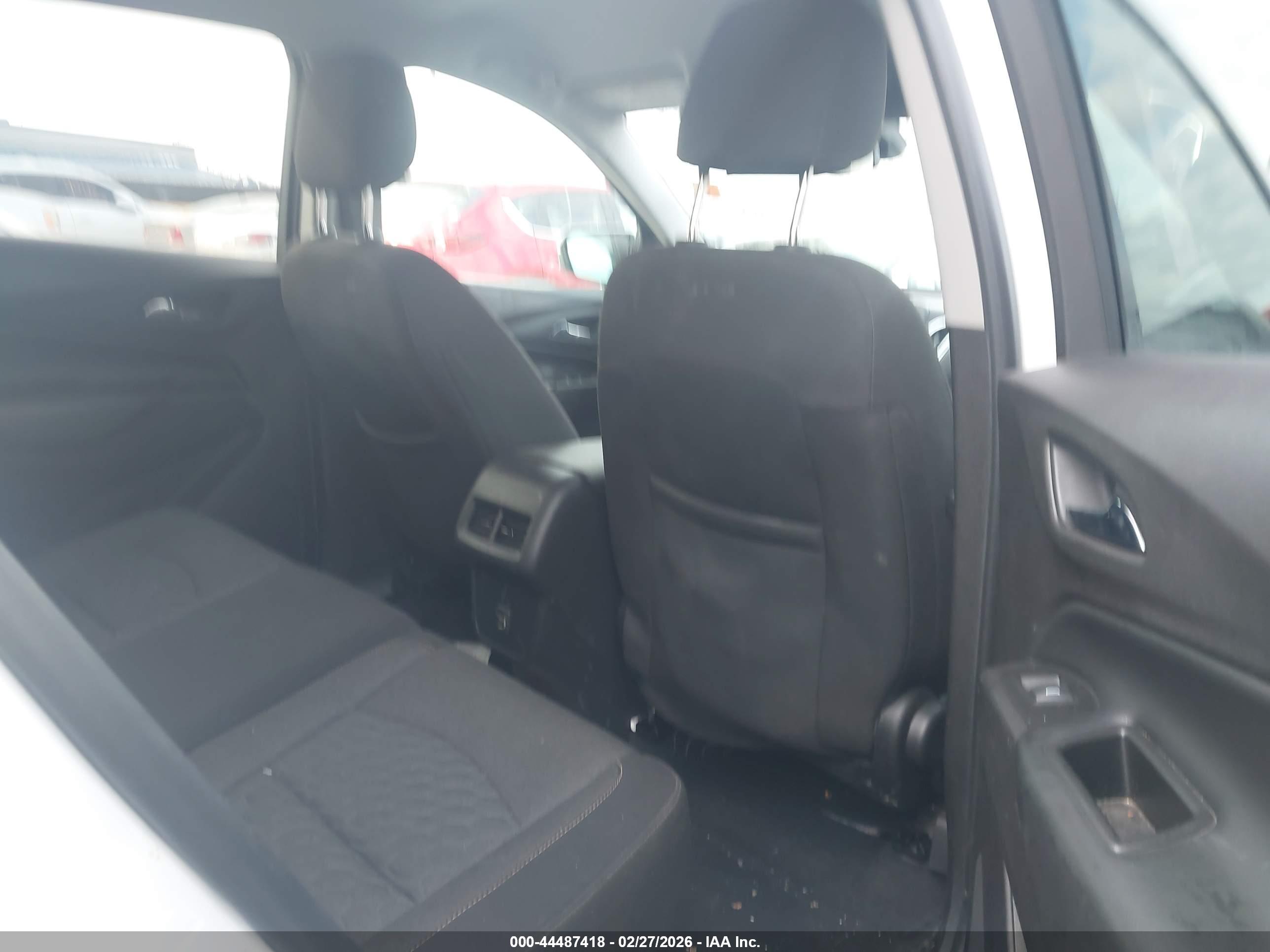 CHEVROLET EQUINOX image 8